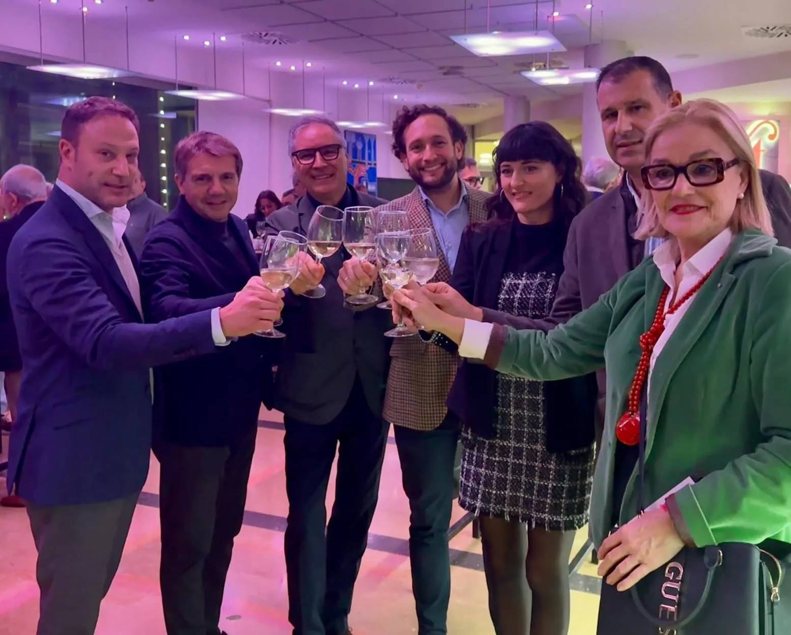 Isaac Claver, con Almeida, Bosque y otros miembros de la asociación en Monzón Isaac Claver, con Almeida, Bosque y otros miembros de la asociación en Monzón