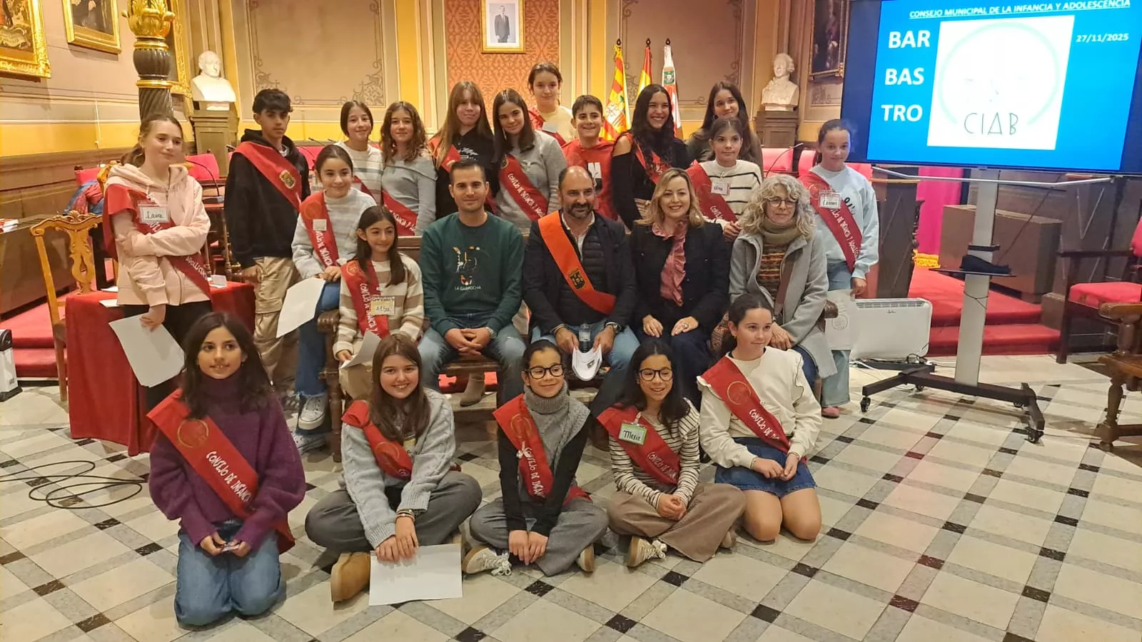 Foto de grupo del Consejo Municipal de la Infancia de Barbastro. Foto de grupo del Consejo Municipal de la Infancia de Barbastro.