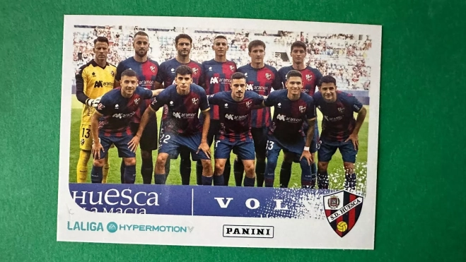 Once titular del Huesca cromo Panini Once titular del Huesca cromo Panini