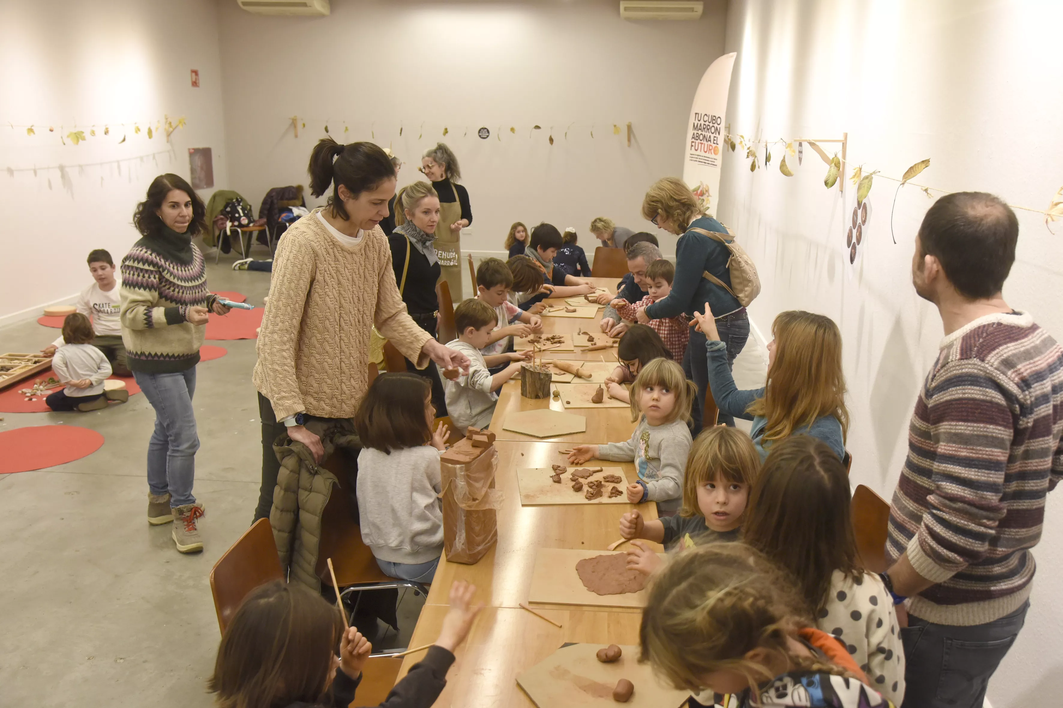 Éxito de participación en los talleres de reciclaje orgánico de Grhusa en Huesca.