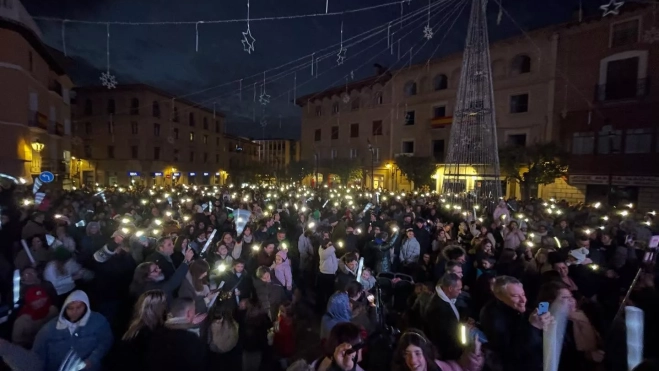 Ambiente navideño en la Plaza Mayor de Monzón.