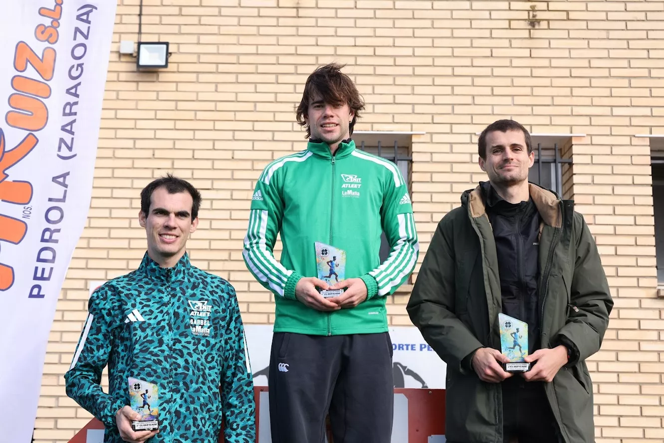 Podio masculino absoluto en Pedrola. Foto CA Olimpo