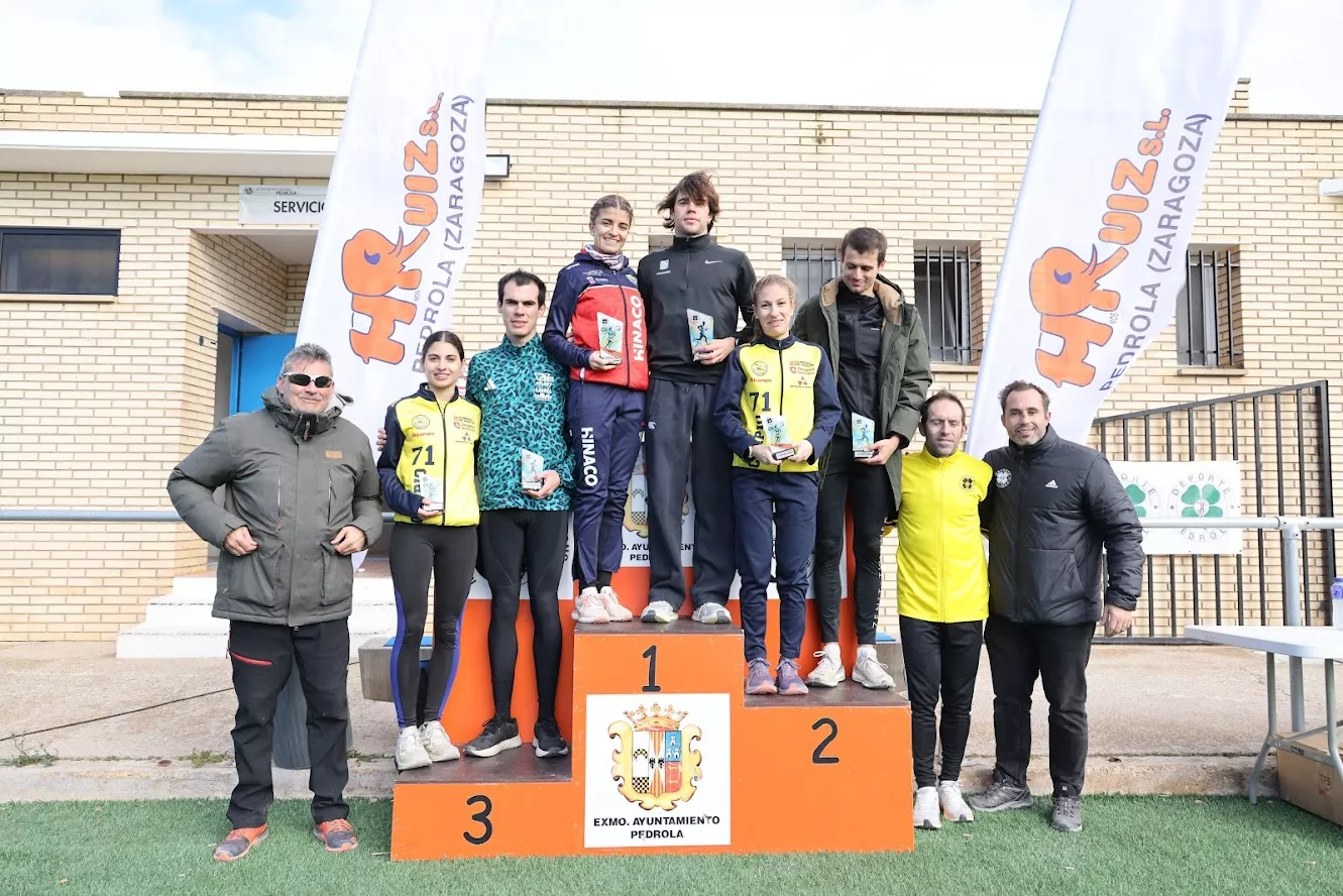 Podio absoluto masculino y femenino en Pedrola. Foto CA Olimpo