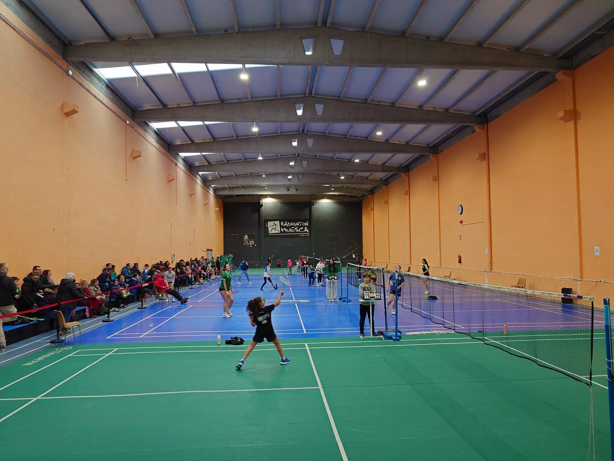 Gran ambiente en la primera jornada del Provincial Escolar en Huesca.
