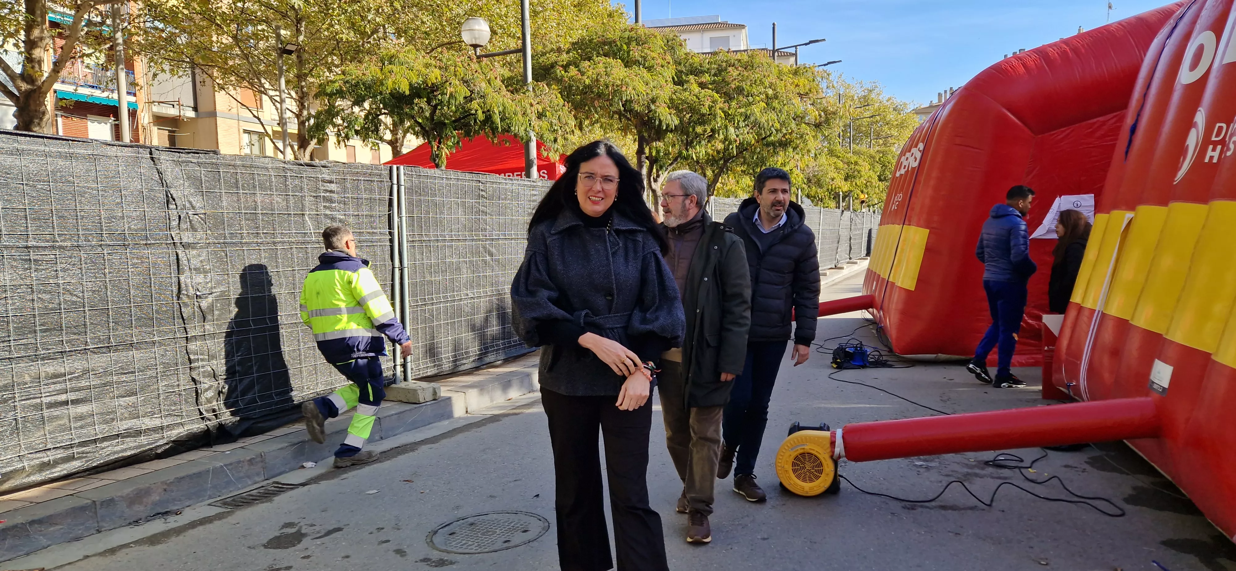 Lorena Orduna, alcaldesa de Huesca. La Plaza Santa Clara este lunes, 1 de diciembre. Foto Myriam Martínez