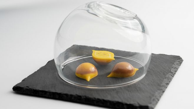 El bombón triunfal con limón, yuzu y avellanas El bombón triunfal con limón, yuzu y avellanas