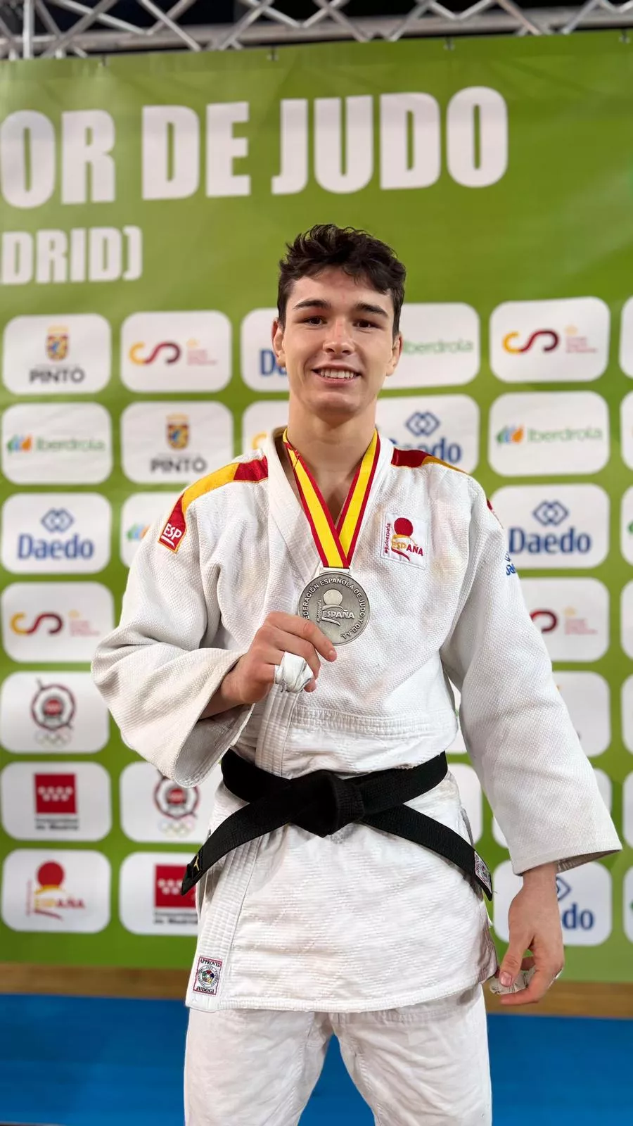 Eduardo Miranda y su histórica medalla de plata.