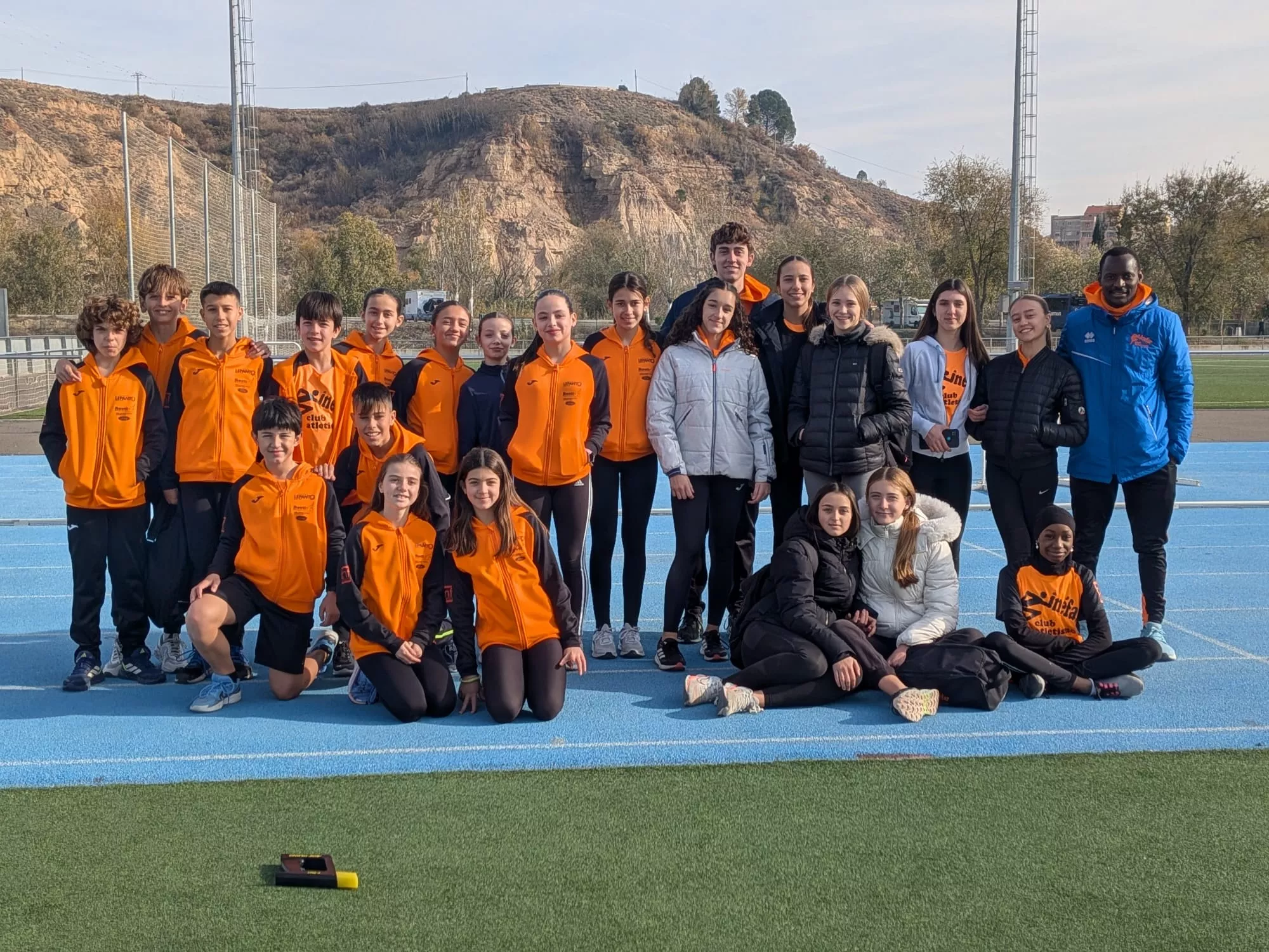 Atletas del CA Binéfar que compitieron en Fraga.