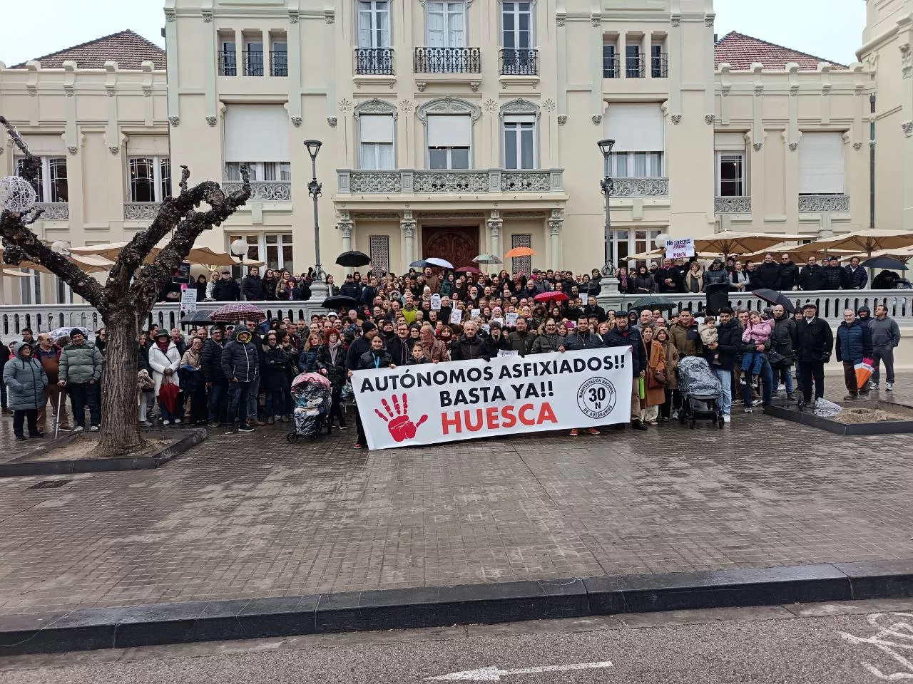 Concentración de los autónomos en la Plaza de Navarra.