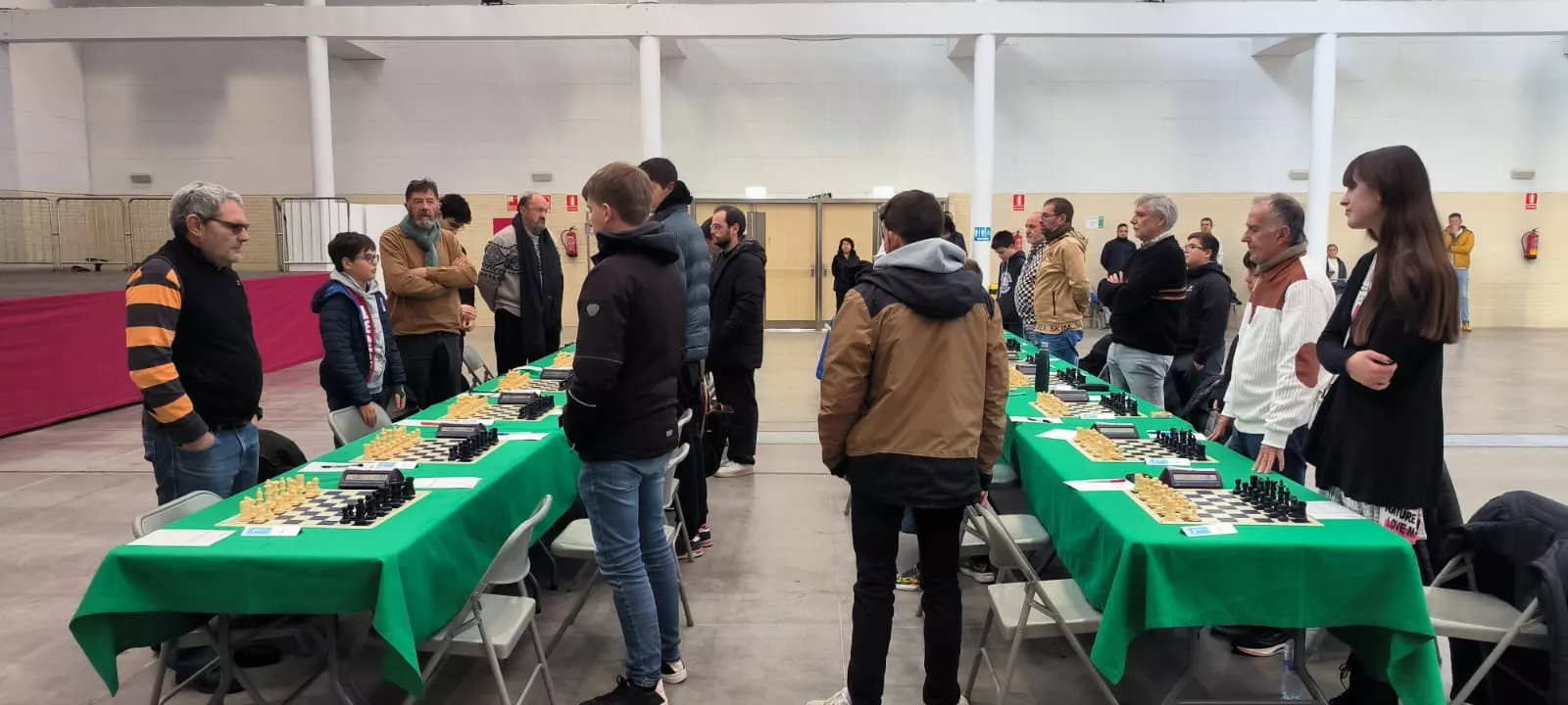 Minuto de silencio por la madre del árbitro Kevin Rodríguez.