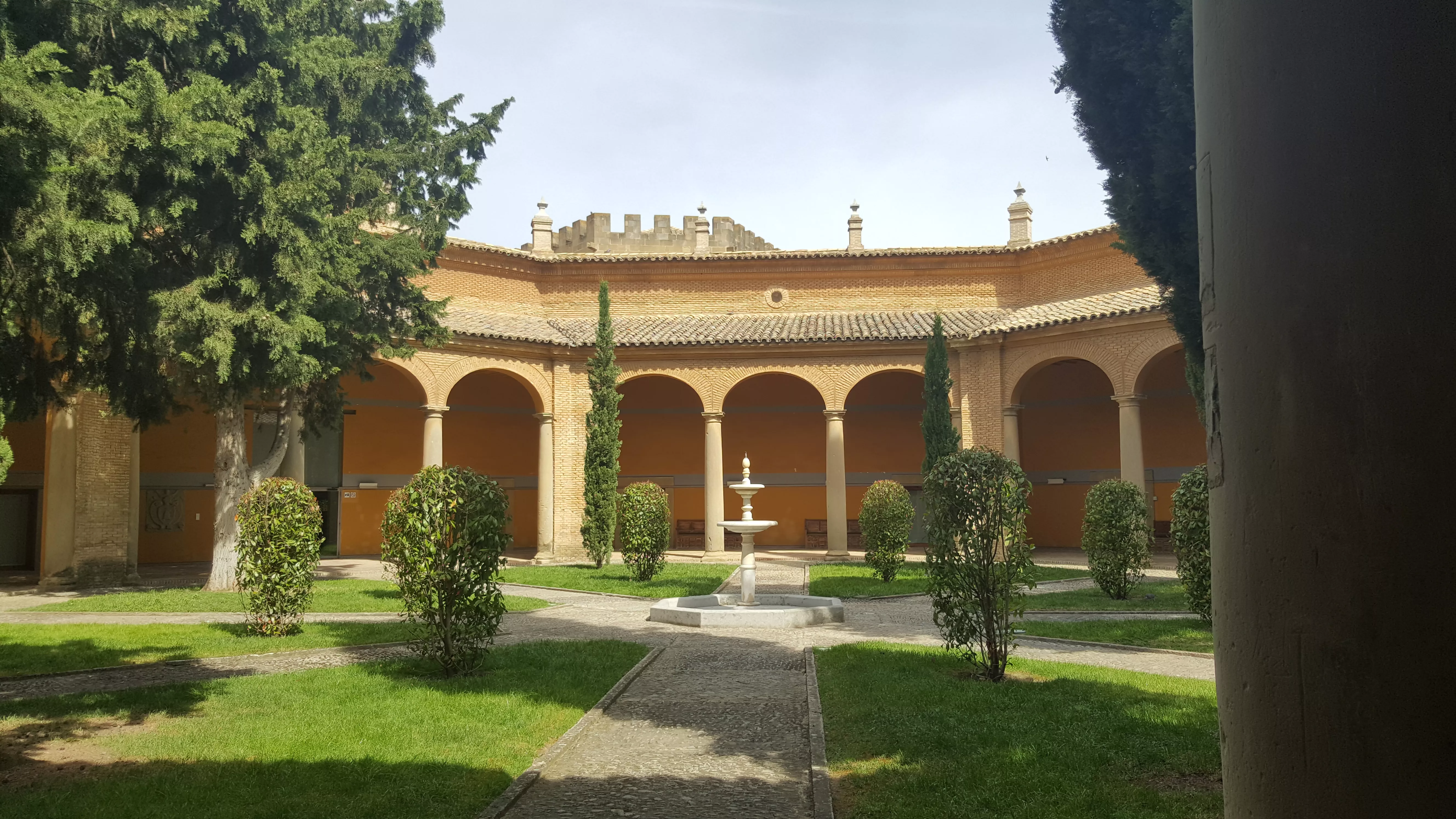 Patio interior del Museo Provincial de Huesca, antigua sede de la Universidad Sertoriana.