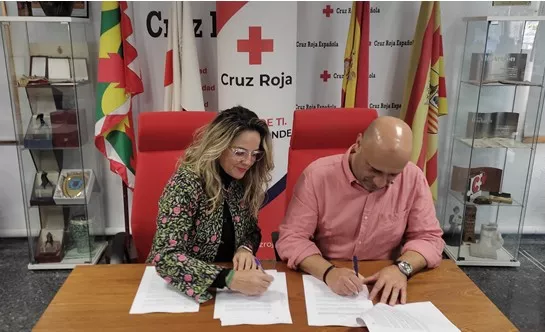 Firma del convenio entre Cruz Roija y la Asociación de Comerciantes de Huesca