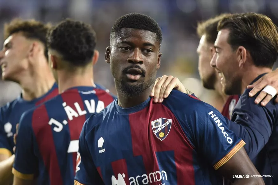 Ntamack ha marcado un golazo. Uno de los jugadores más destacados del Huesca