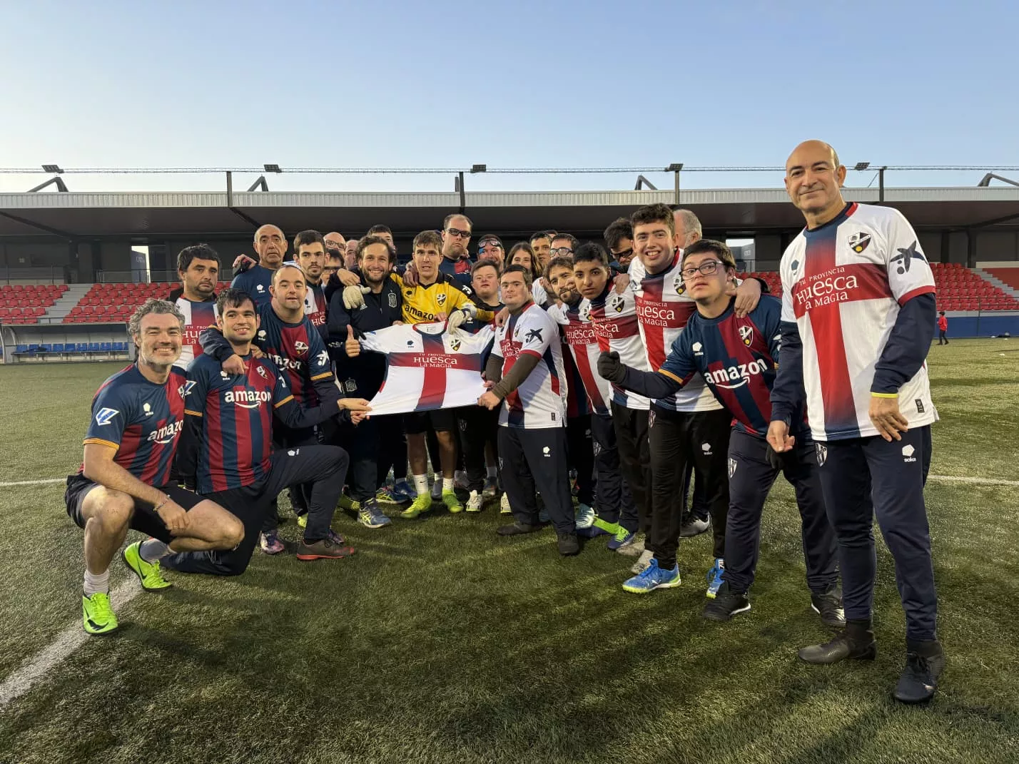 Huesca la magia, patrocinador del Huesca Genuine