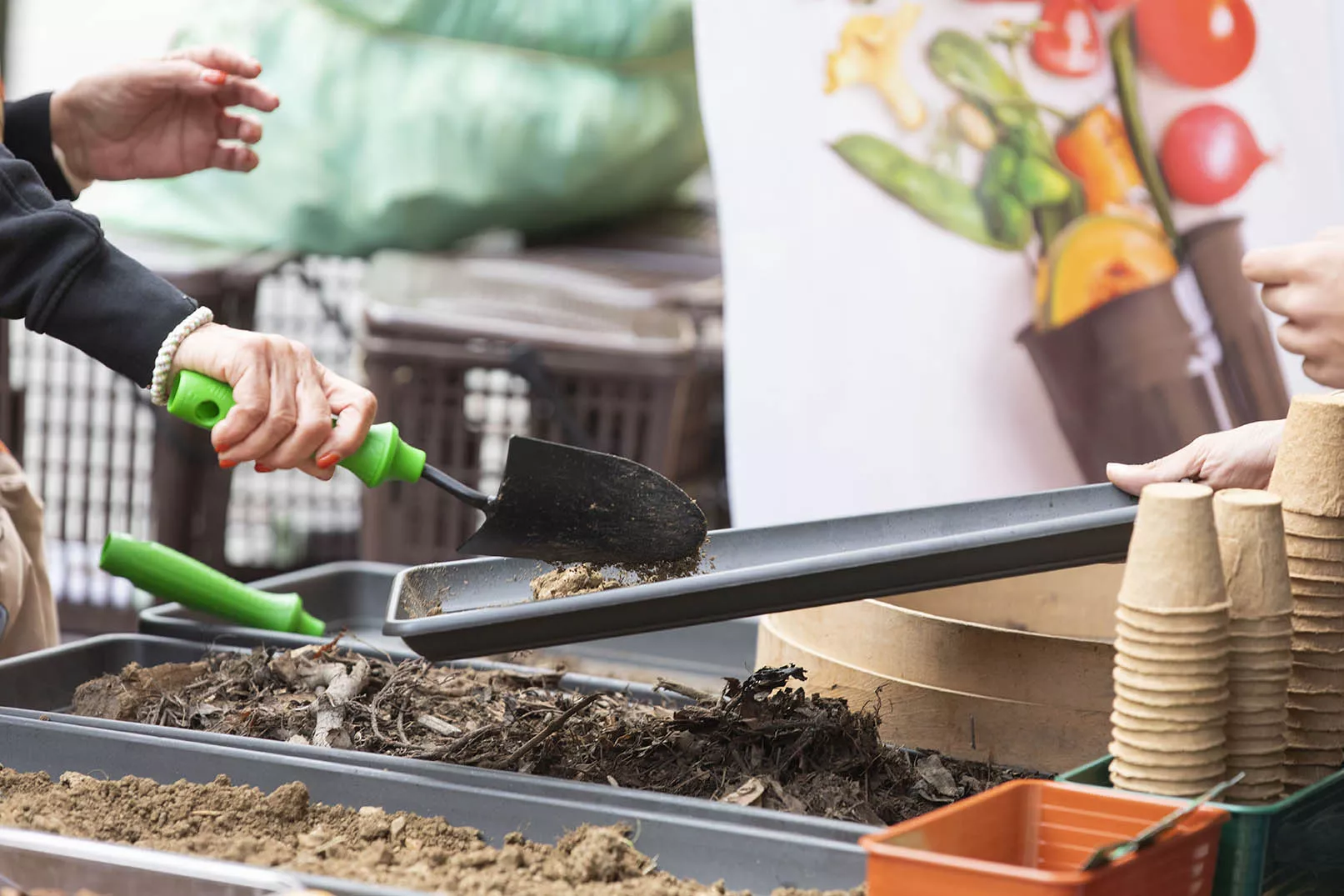 La campaña “Tu Cubo Marrón Abona el Futuro” alcanza su ecuador con más talleres y experiencias.