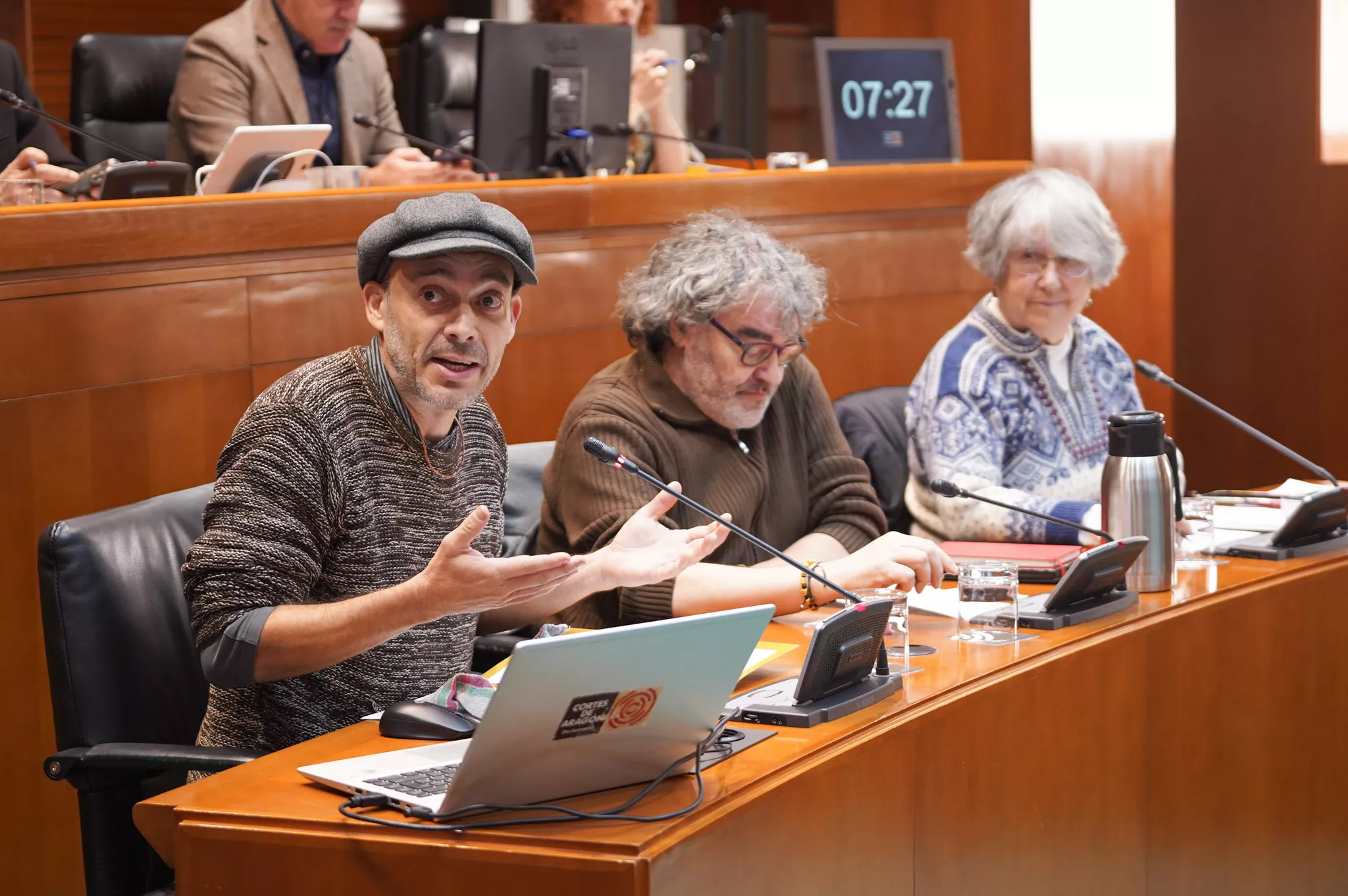 Diego Vázquez-Prada, Chesus Ferrer y Belén Boloqui han expuesto la situación de la Cueva de Chaves en las Cortes de Aragón.