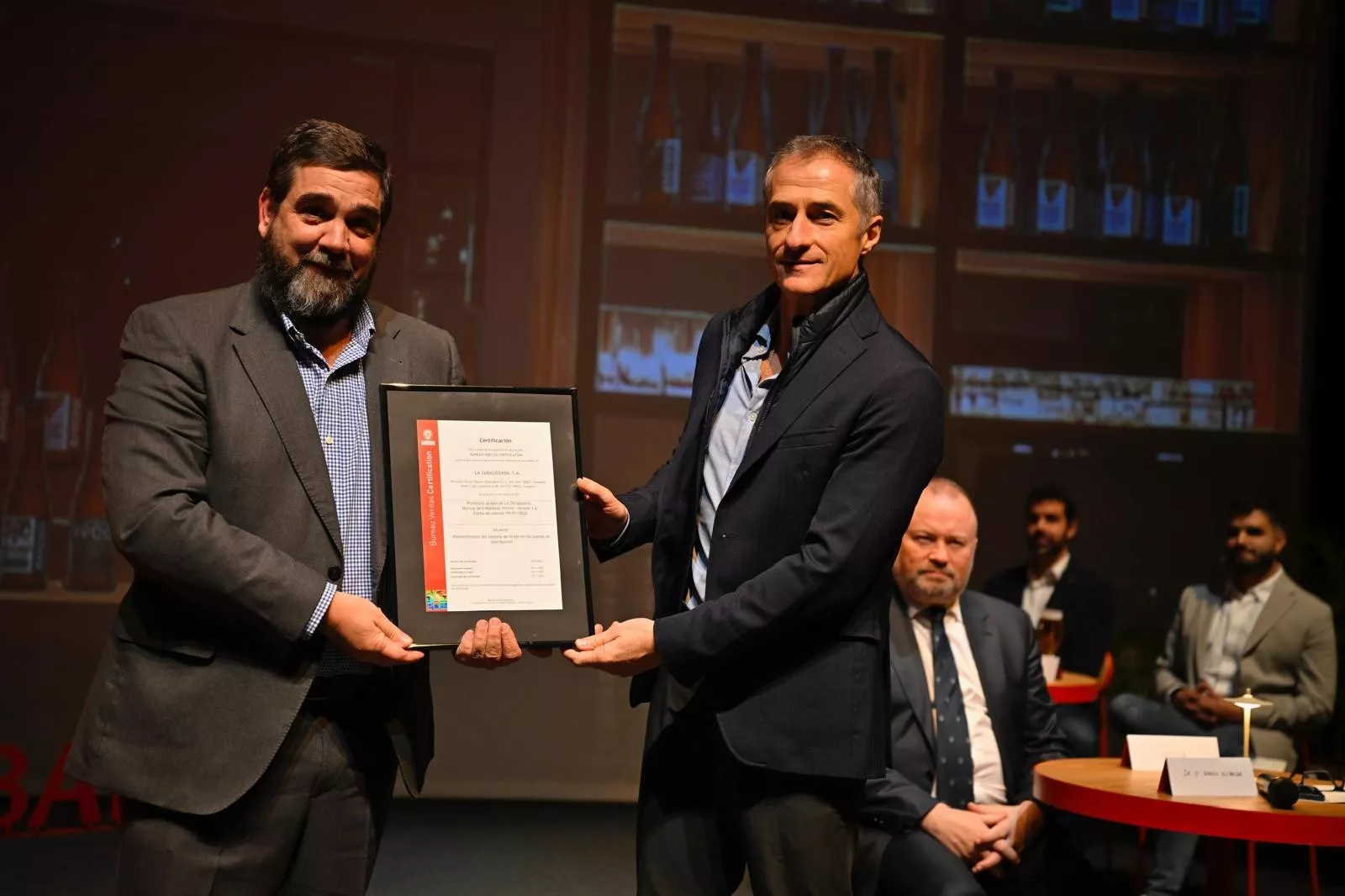 Entrega del certificado a la caña más pura del mundo a Cervezas Ámbar