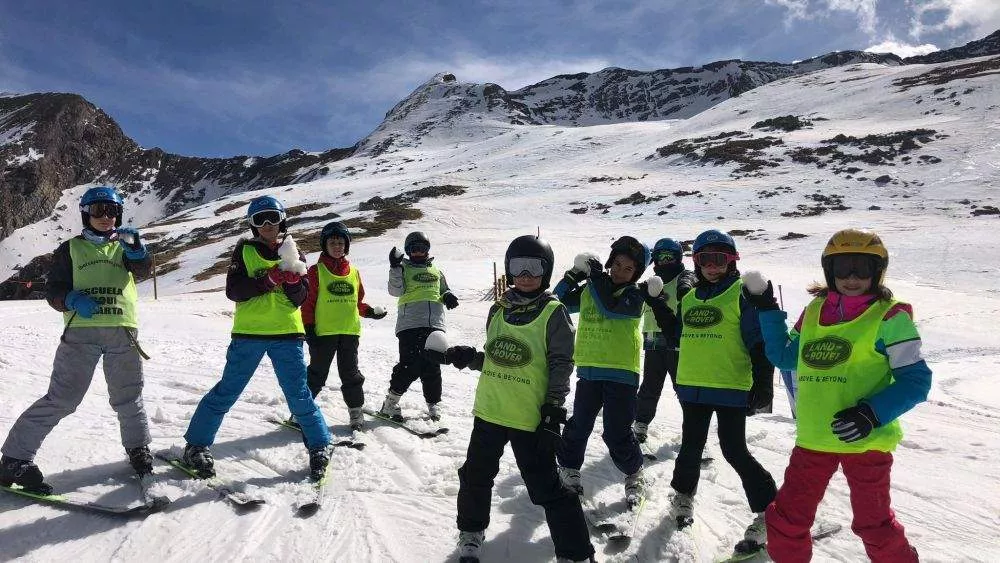 Aragón impulsa los deportes de invierno con forfaits a precio reducido para los escolares en las estaciones de Aramón.