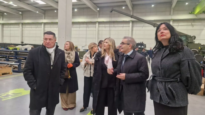 Participantes en la visita a las instalaciones de la empresa oscense en Plhus. Participantes en la visita a las instalaciones de la empresa oscense en Plhus.