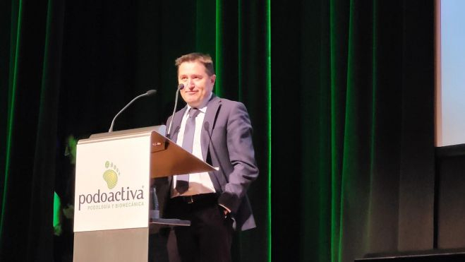 Víctor Alfaro se dirige a los asistentes al X Congreso Nacional de Podoactiva. Víctor Alfaro se dirige a los asistentes al X Congreso Nacional de Podoactiva.