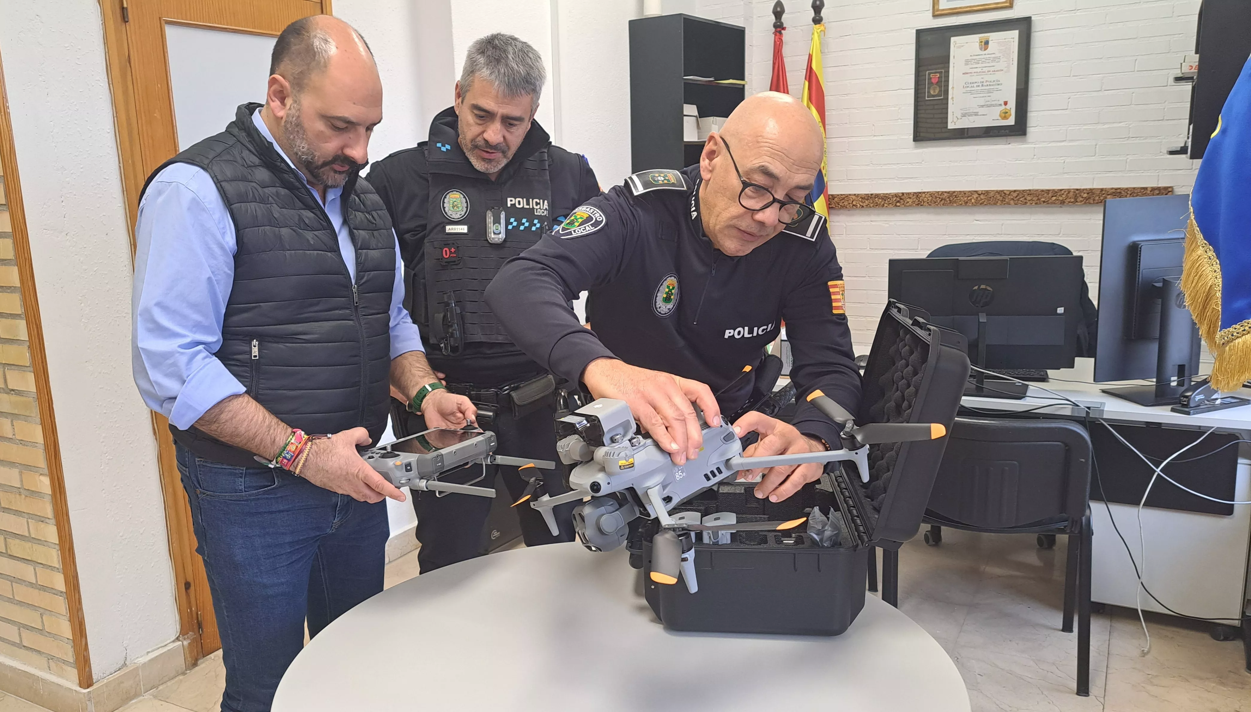 Barbastro refuerza la seguridad con un dron para búsqueda de personas y seguimientos.