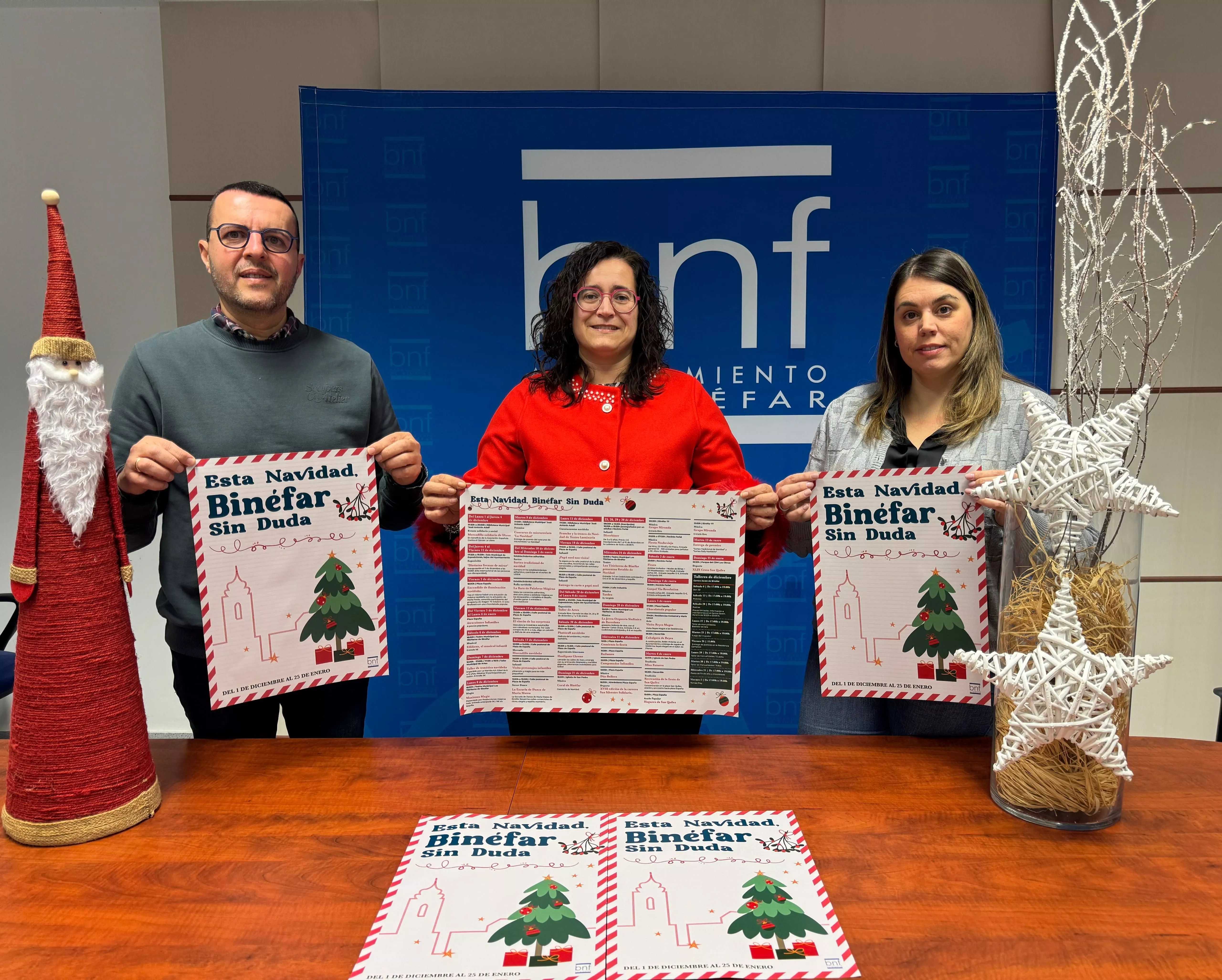 César Pardos, Patricia Rivera y Beatriz de Pano han presentado la programación de Navidad en Binéfar con la novedad de la pista de hielo