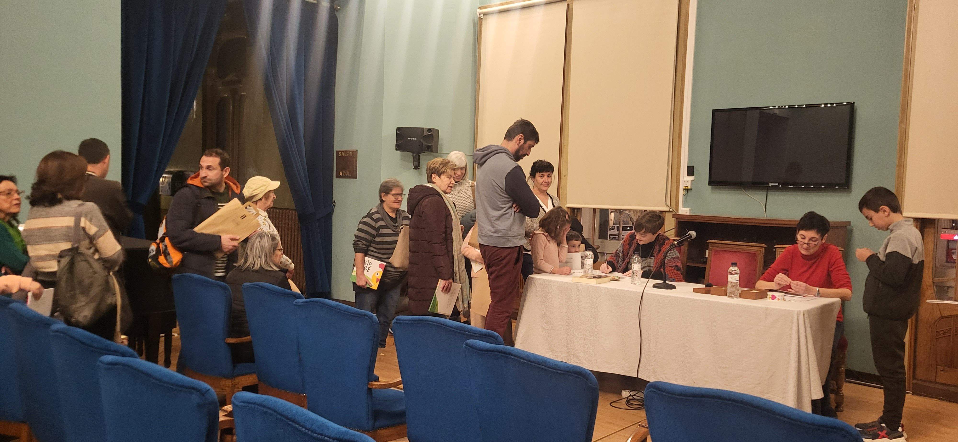 Imágenes de la presentación del cuento Medio Pollé. Foto Myriam Martínez