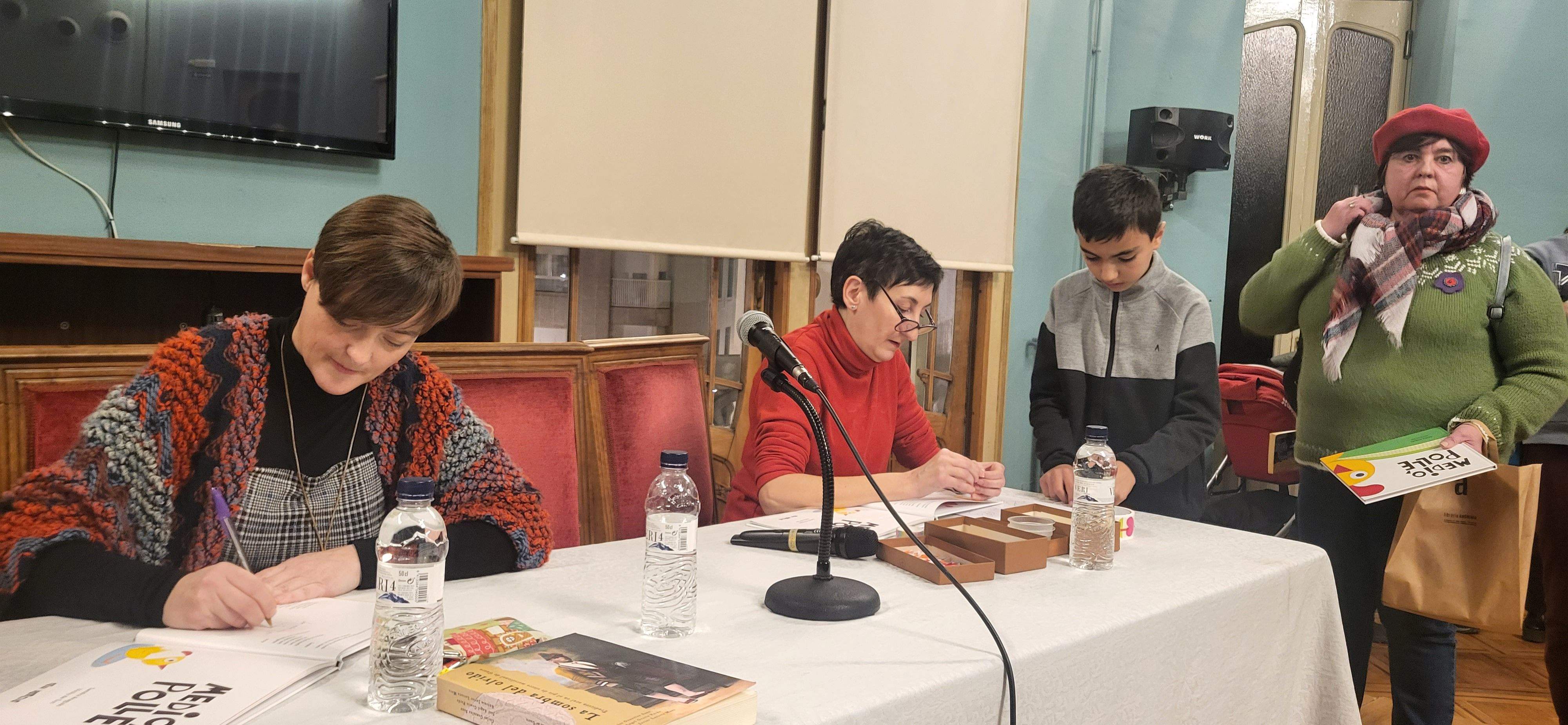 Imágenes de la presentación del cuento Medio Pollé. Foto Myriam Martínez