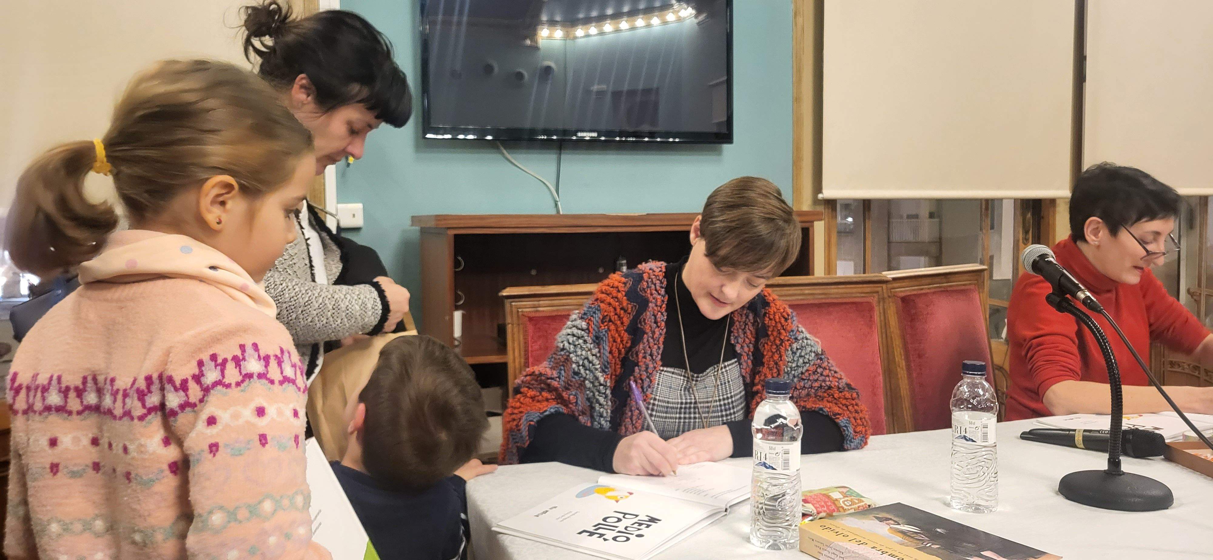 Imágenes de la presentación del cuento Medio Pollé. Foto Myriam Martínez
