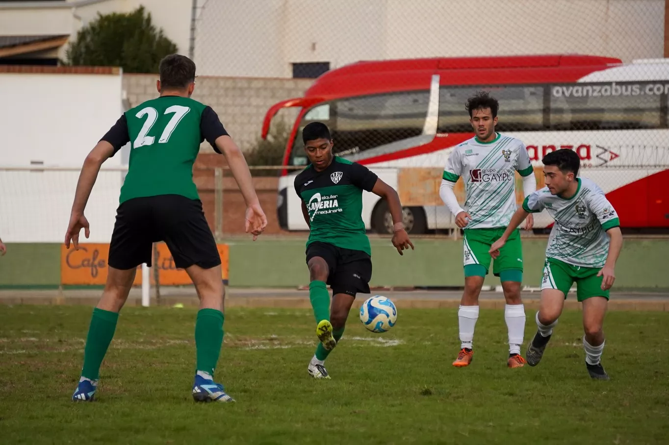 Foto de archivo de un partido del Altorricón y el Peñas Oscenses. Partidos, horarios y designaciones arbitrales del 6 y 7 de diciembre. Foto: CD Altorricón Foto de archivo de un partido del Altorricón y el Peñas Oscenses. Partidos, horarios y designaciones arbitrales del 6 y 7 de diciembre. Foto: CD Altorricón