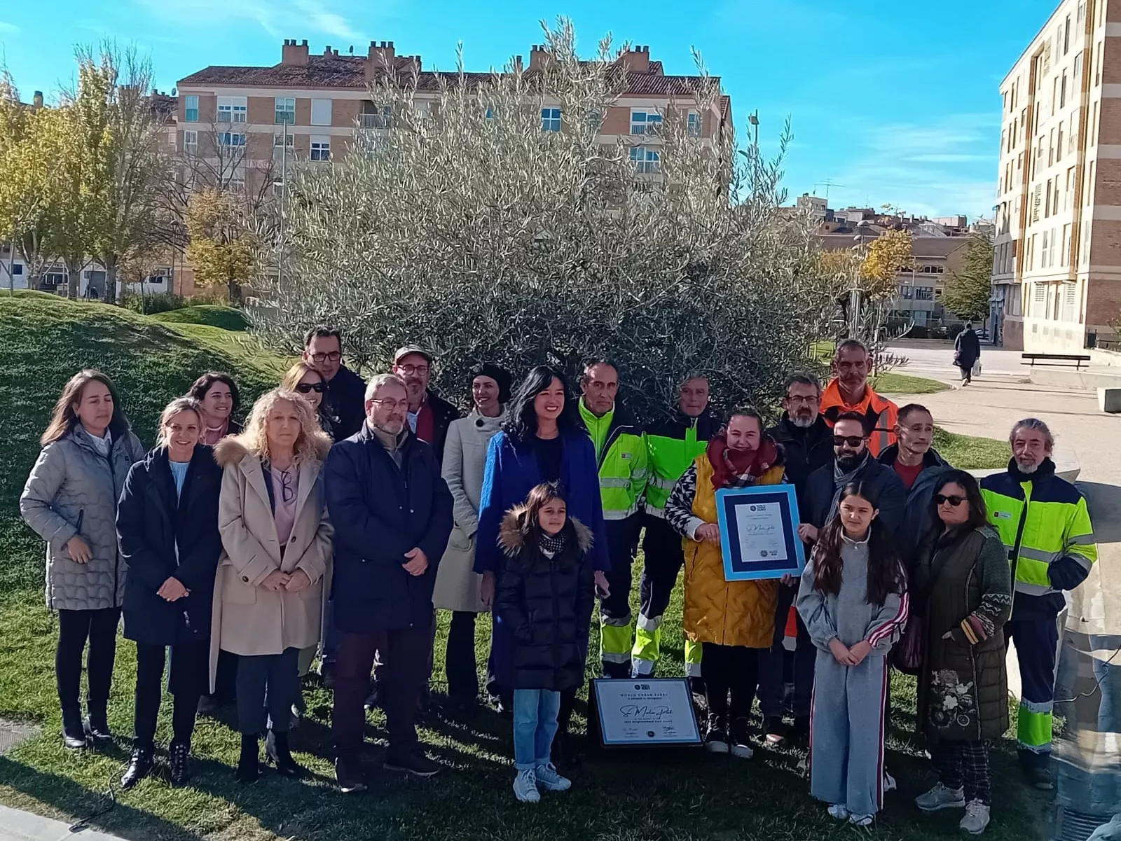 Una placa en el parque San Martín celebra su transformación en un ecosistema del siglo XXI premiado en Europa. Foto Nuria Sesma