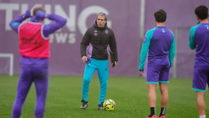 Almada, entrenador del Valladolid: "El Huesca es un rival peligroso en las transiciones". Foto: Real Valladolid Almada, entrenador del Valladolid: "El Huesca es un rival peligroso en las transiciones". Foto: Real Valladolid
