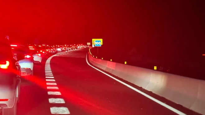 Imagen de las retenciones en el inicio del puente de la Constitución.