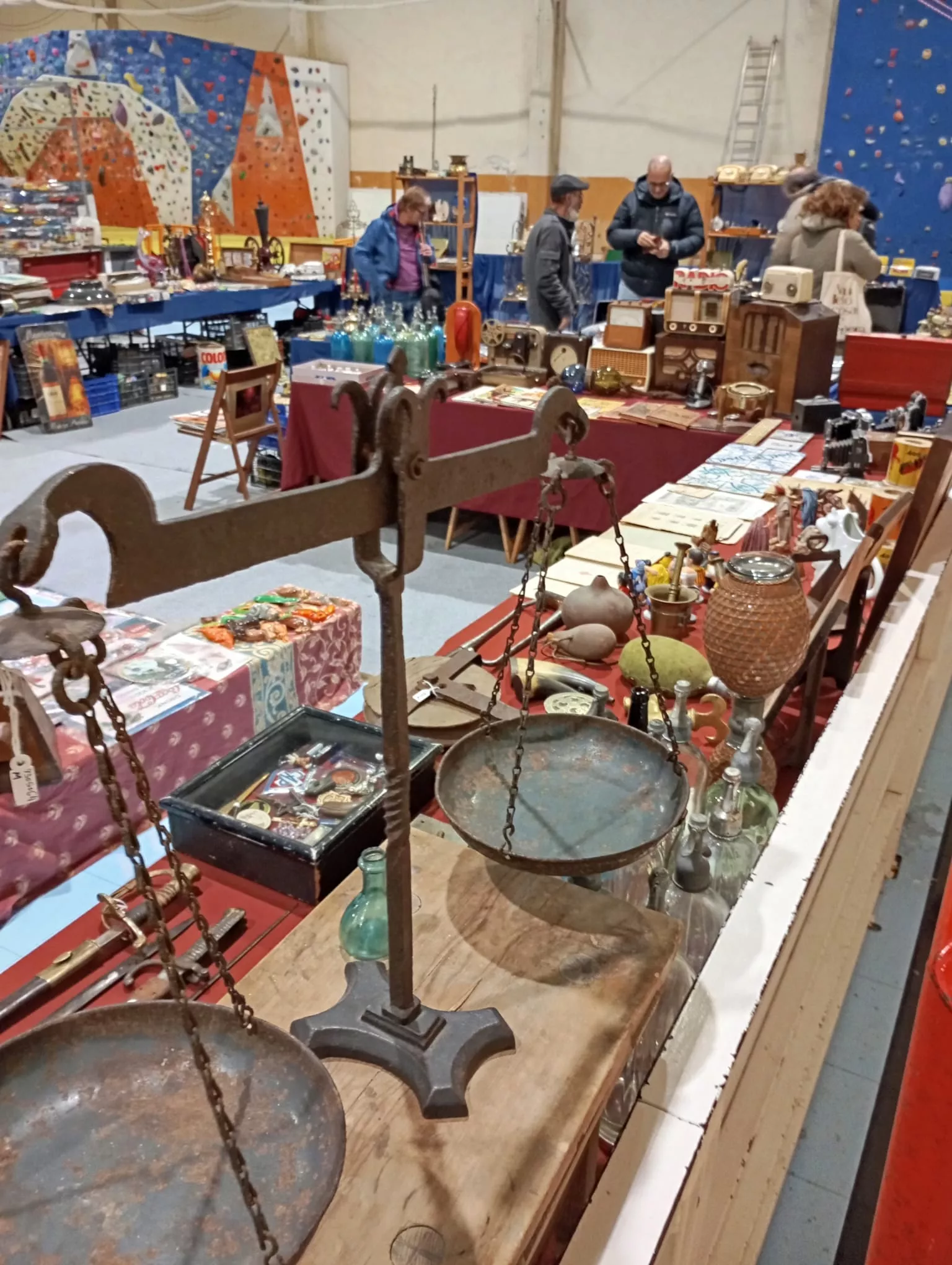 Feria de Antigüedades y Coleccionismo de Canfranc Estación.