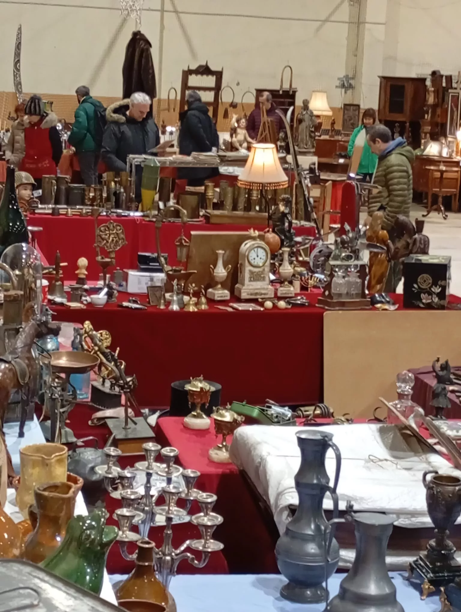 Feria de Antigüedades y Coleccionismo de Canfranc Estación.