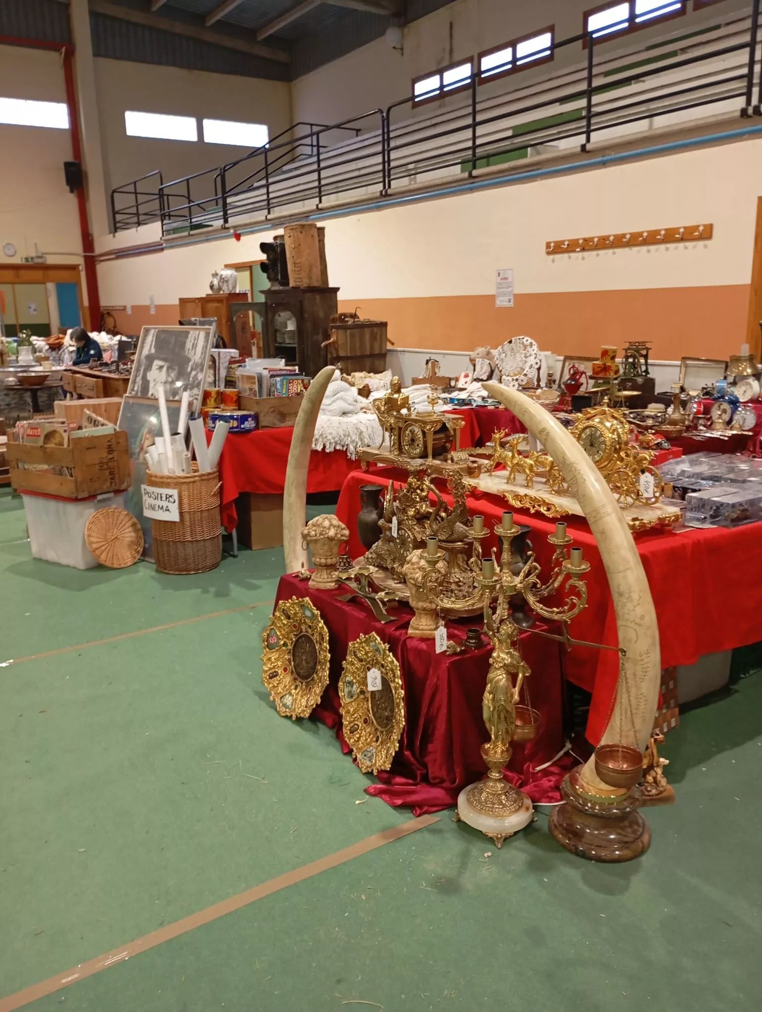 Feria de Antigüedades y Coleccionismo de Canfranc Estación.