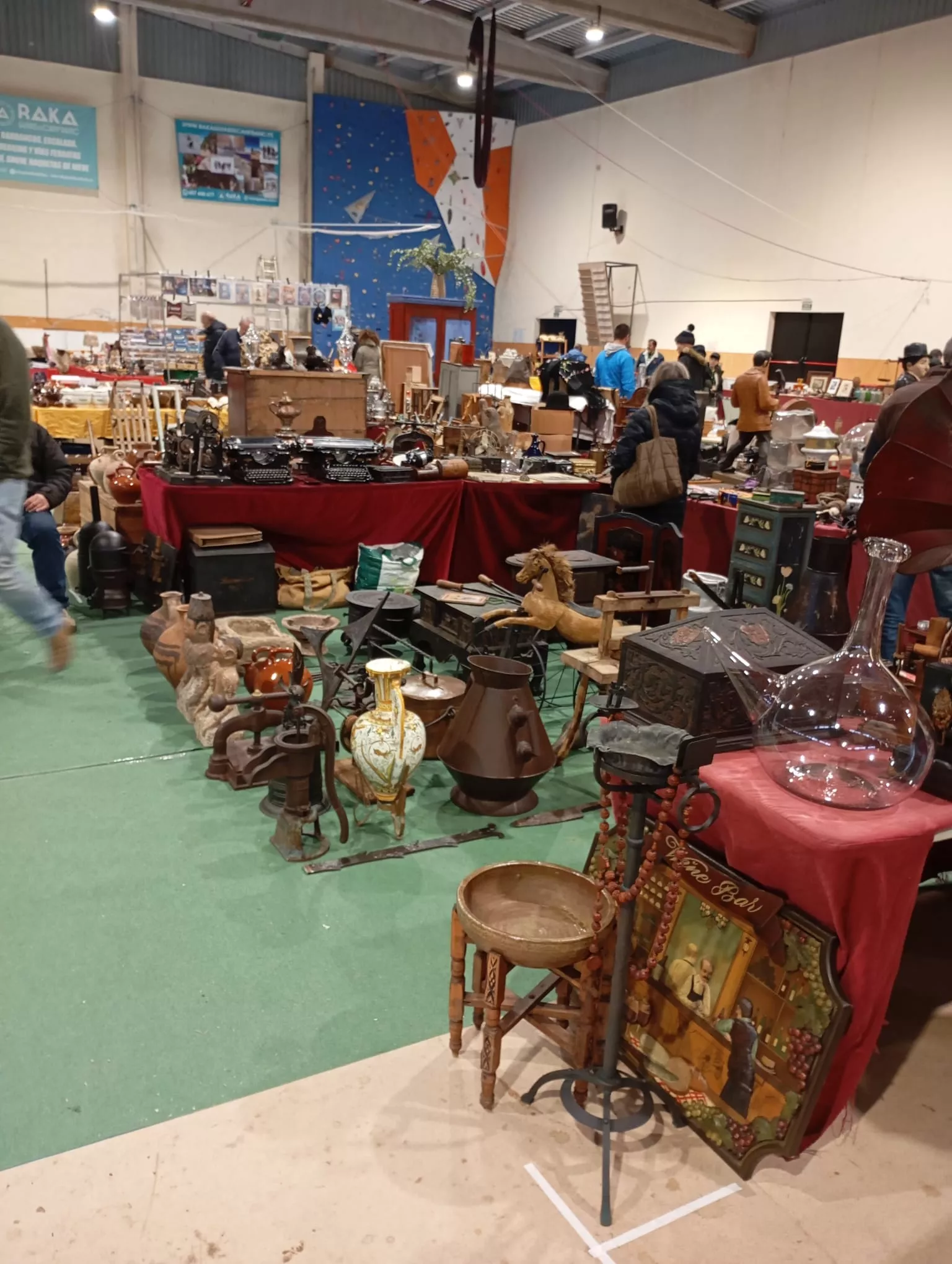 Feria de Antigüedades y Coleccionismo de Canfranc Estación.