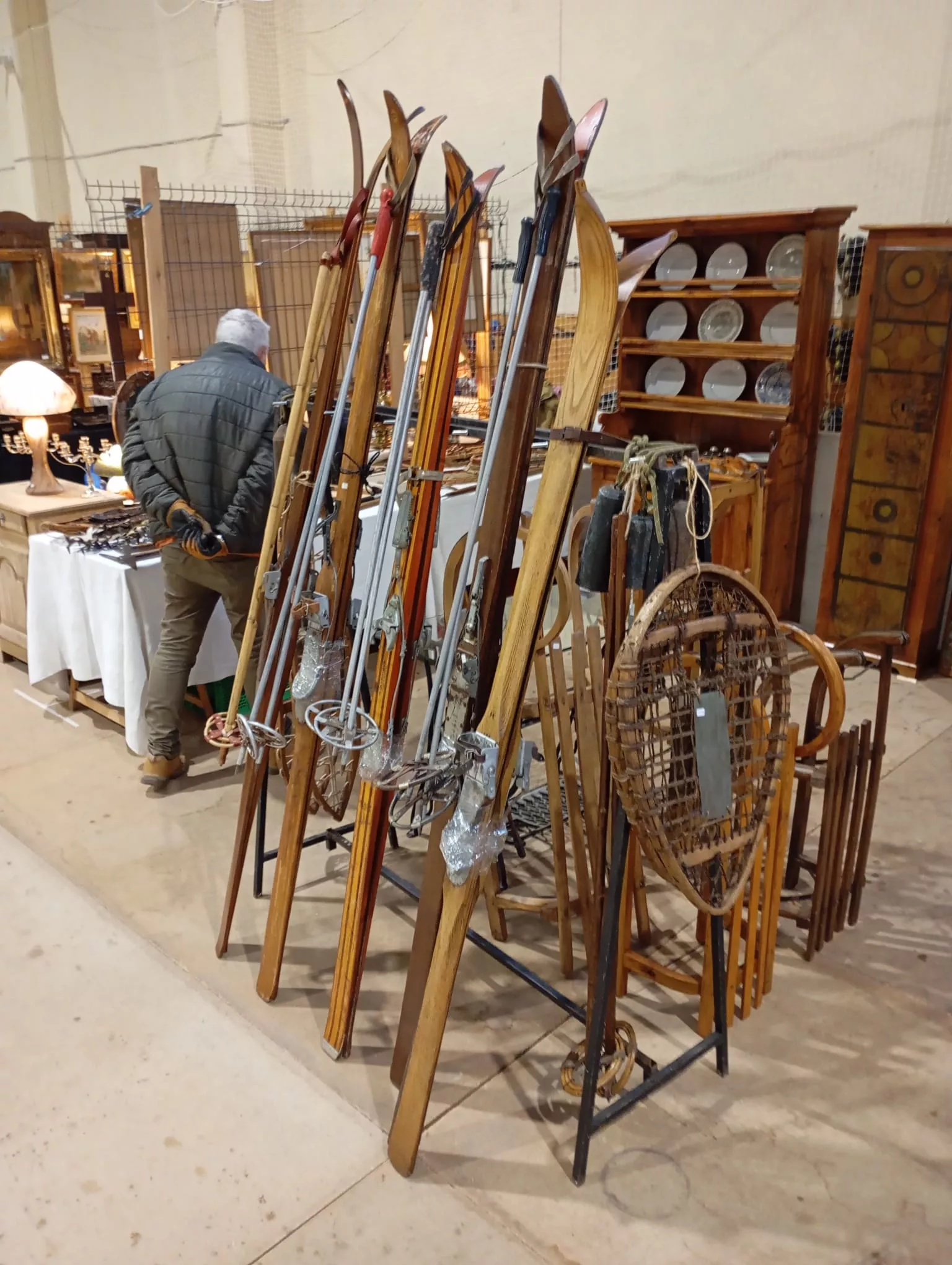 Feria de Antigüedades y Coleccionismo de Canfranc Estación.