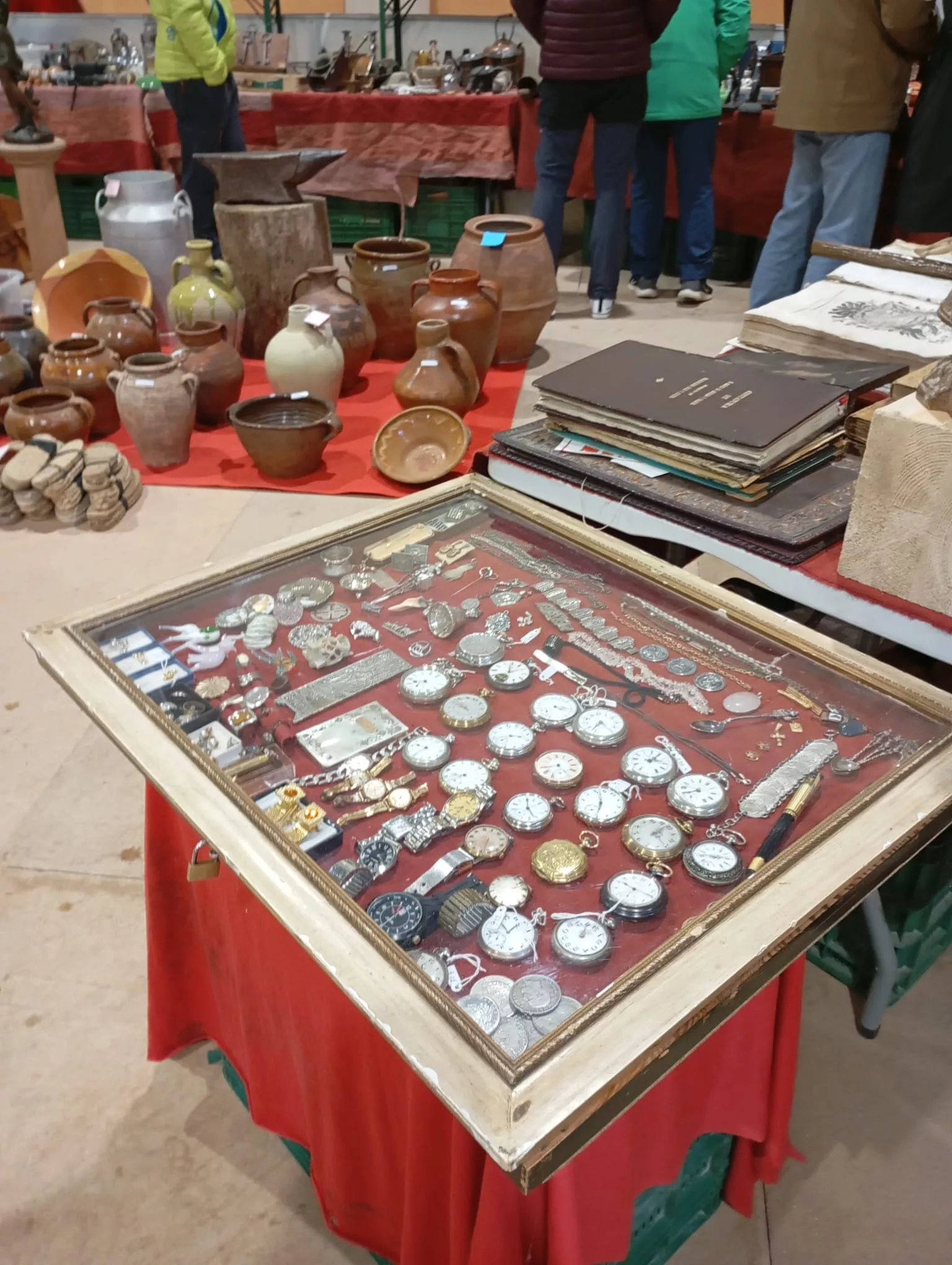 Feria de Antigüedades y Coleccionismo de Canfranc Estación.