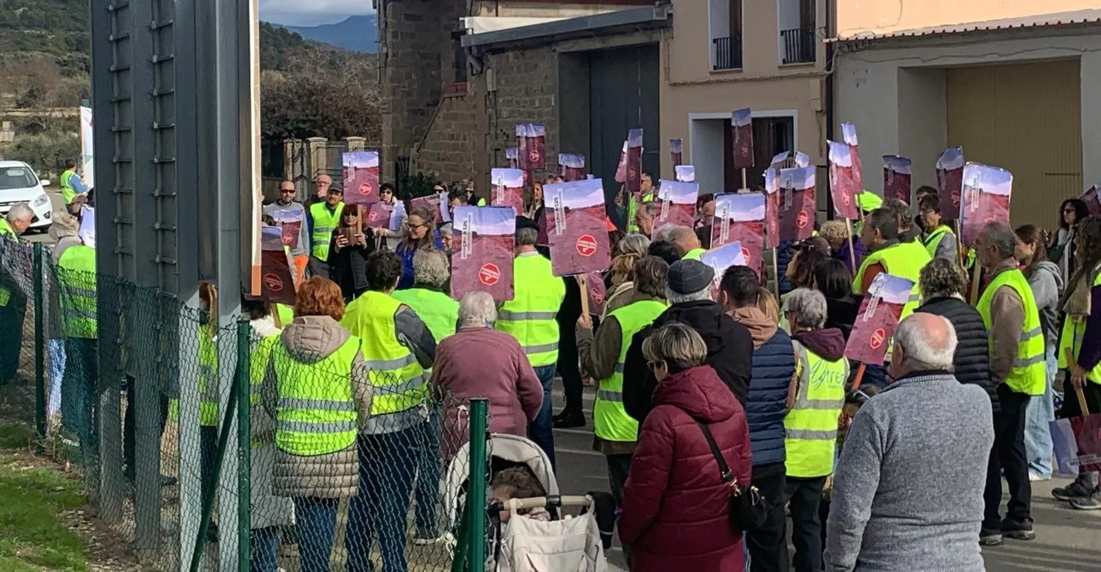 Movilización por la reforma urgente la A-125 que conecta Ayerbe, Biscarrués y Ardisa