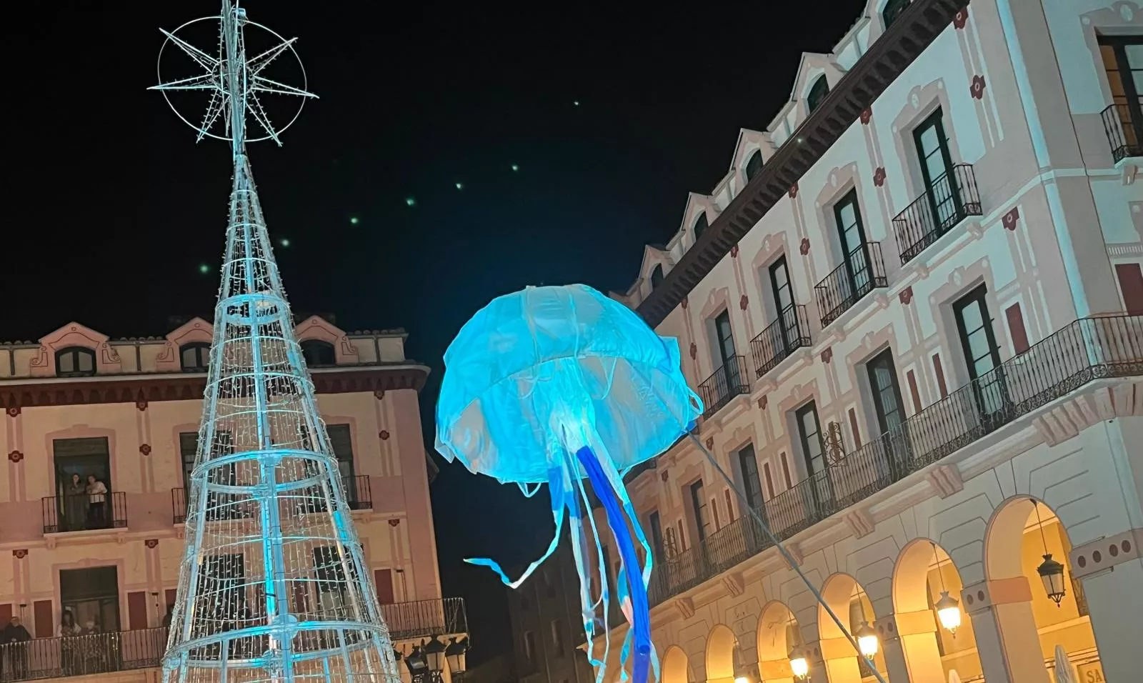 Encendido navideño en Huesca con el espectáculo de A-Taka y chocolatada. Foto Mercedes Manterola