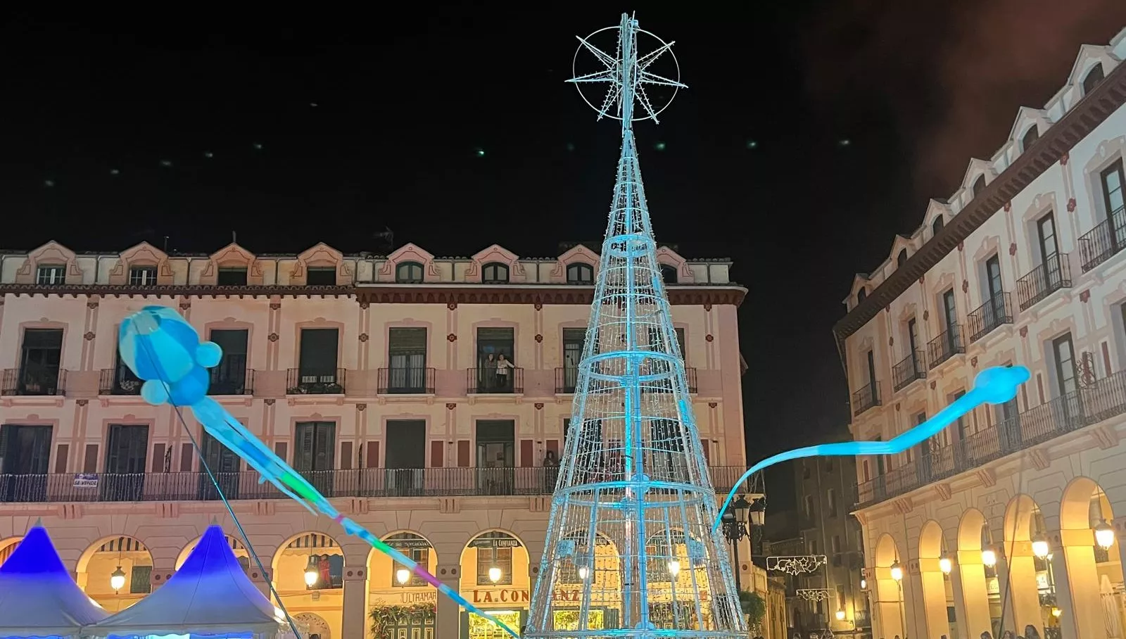 Encendido navideño en Huesca con el espectáculo de A-Taka y chocolatada. Foto Mercedes Manterola