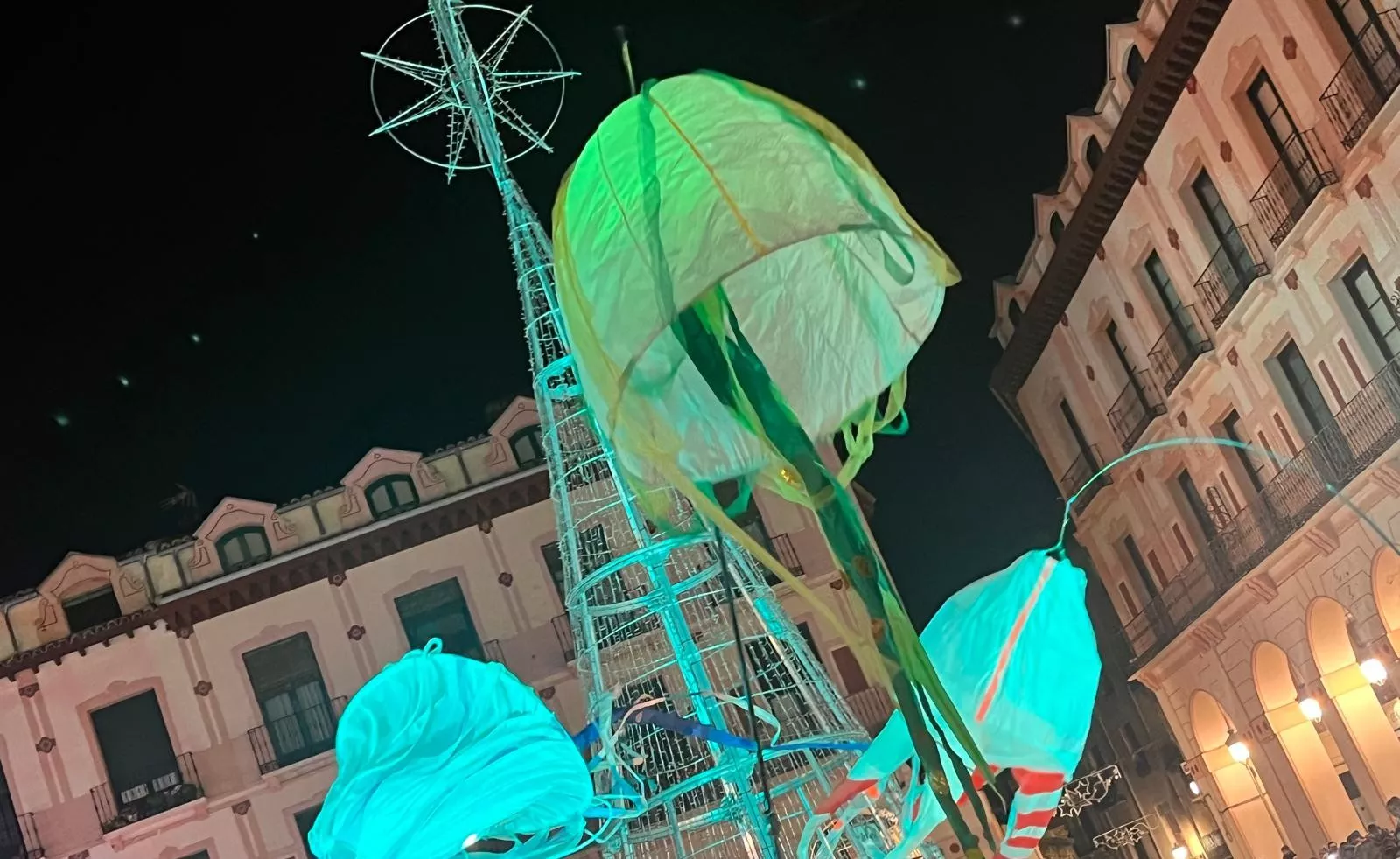 Encendido navideño en Huesca con el espectáculo de A-Taka y chocolatada. Foto Mercedes Manterola