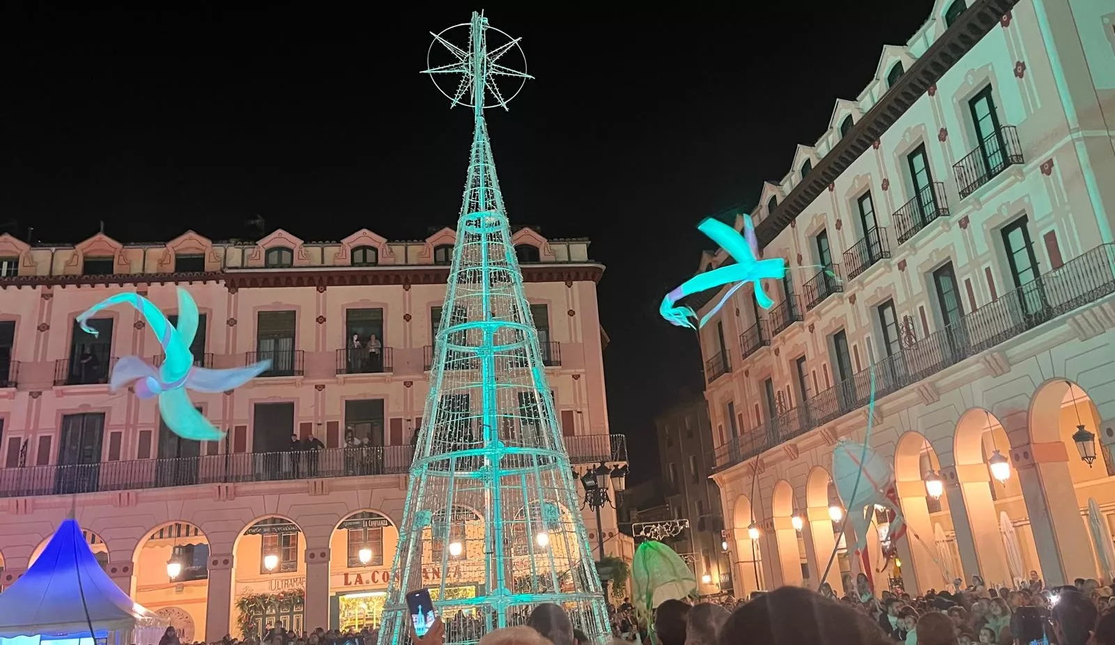 Encendido navideño en Huesca con el espectáculo de A-Taka y chocolatada. Foto Mercedes Manterola