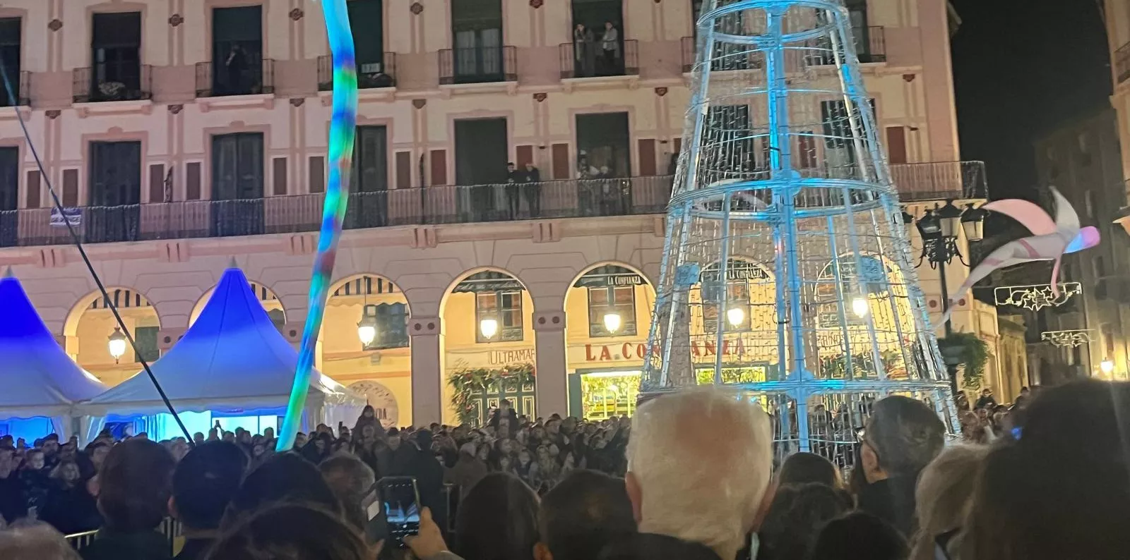 Encendido navideño en Huesca con el espectáculo de A-Taka y chocolatada. Foto Mercedes Manterola