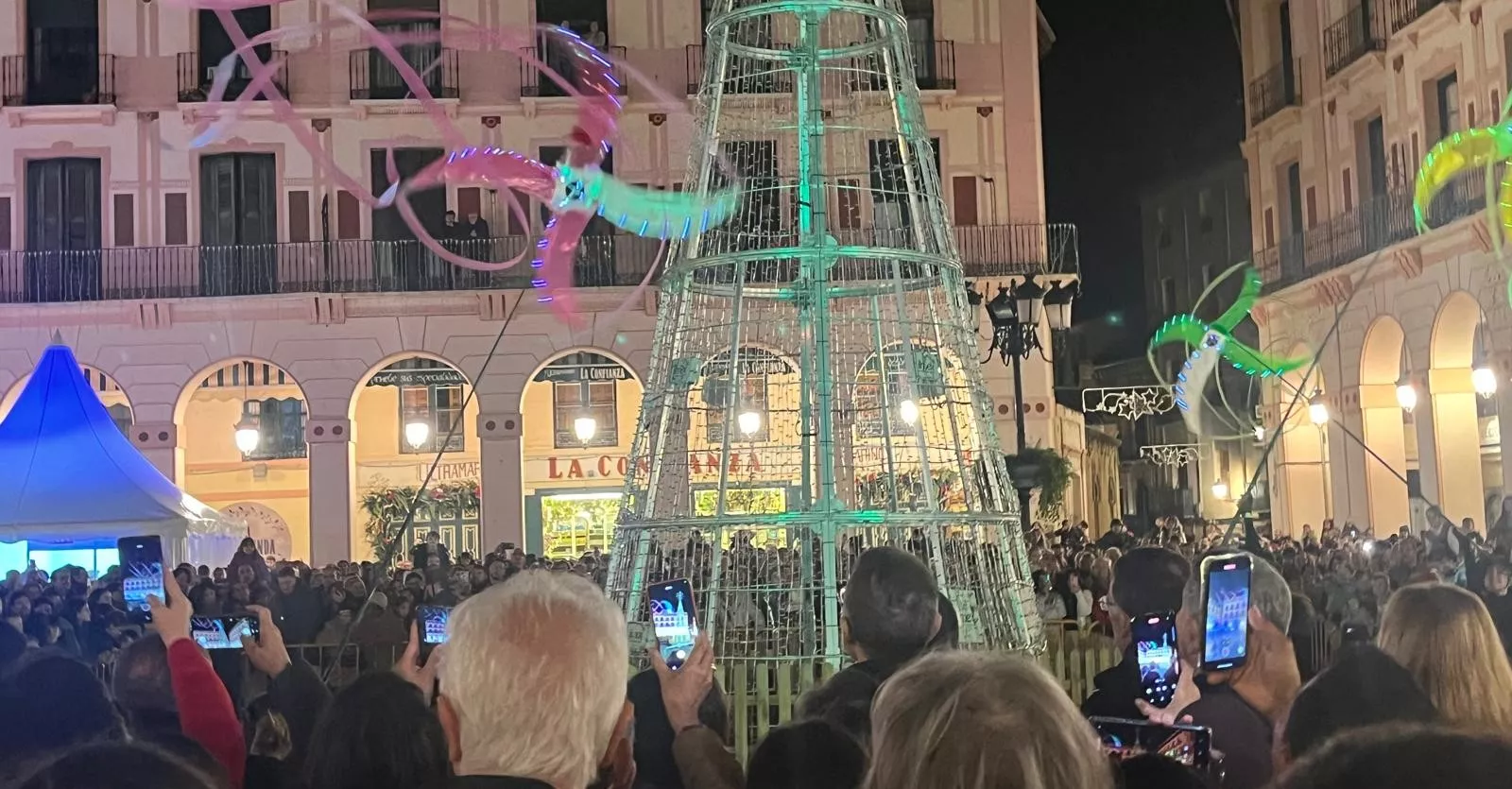 Encendido navideño en Huesca con el espectáculo de A-Taka y chocolatada. Foto Mercedes Manterola