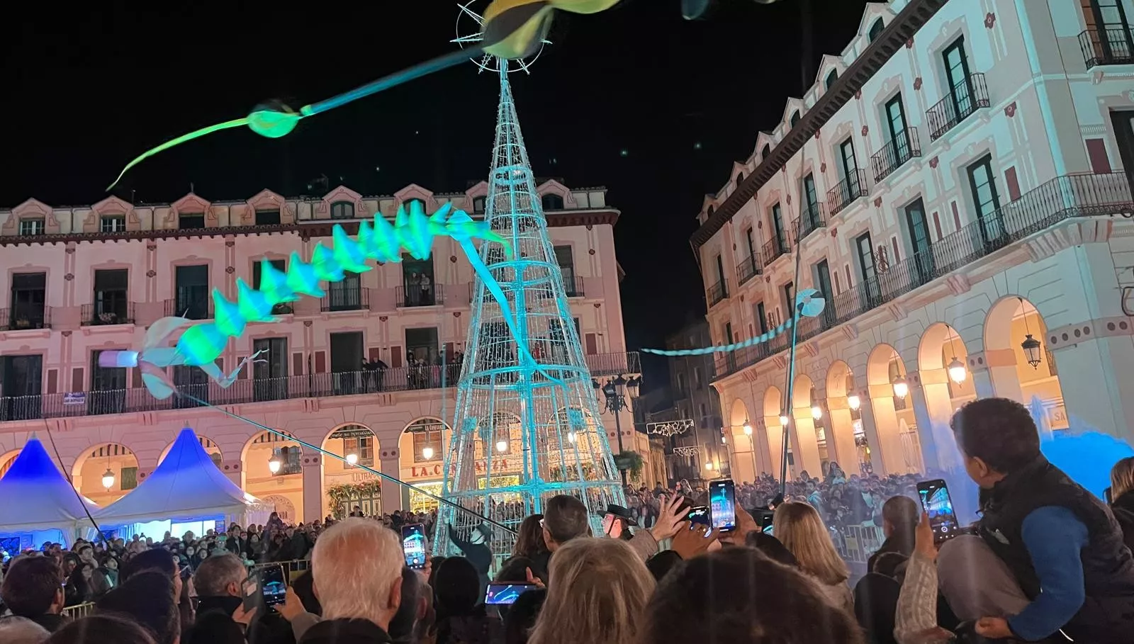 Encendido navideño en Huesca con el espectáculo de A-Taka y chocolatada. Foto Mercedes Manterola