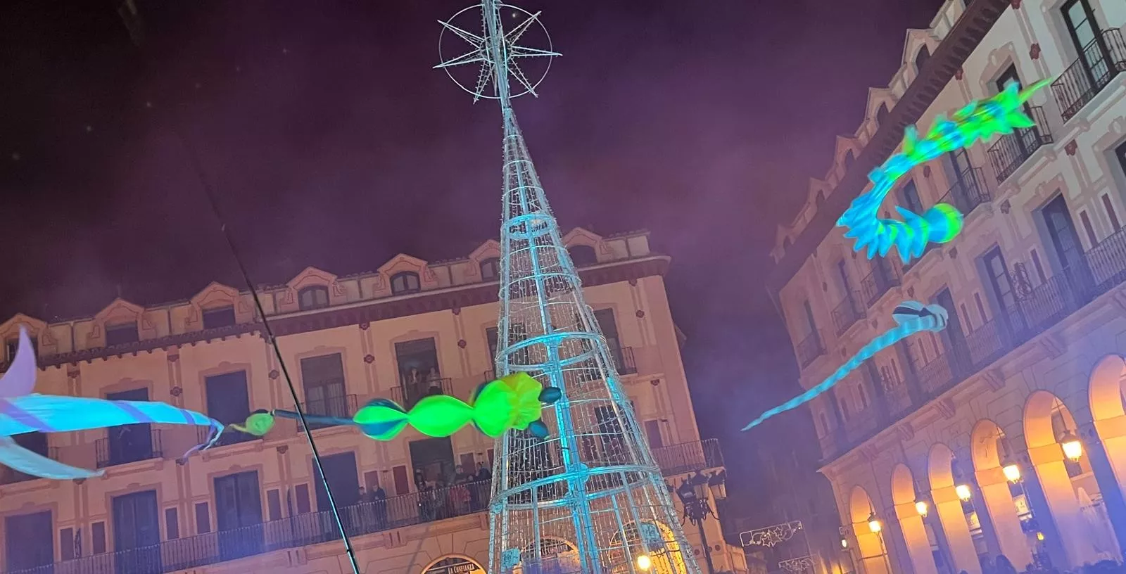 Encendido navideño en Huesca con el espectáculo de A-Taka y chocolatada. Foto Mercedes Manterola