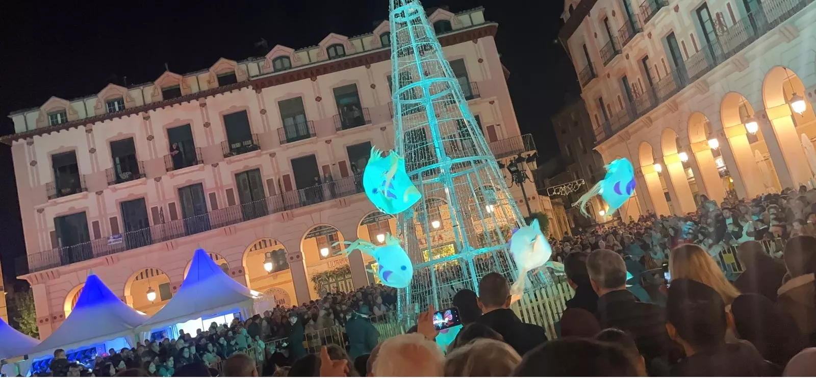Encendido navideño en Huesca con el espectáculo de A-Taka y chocolatada. Foto Mercedes Manterola