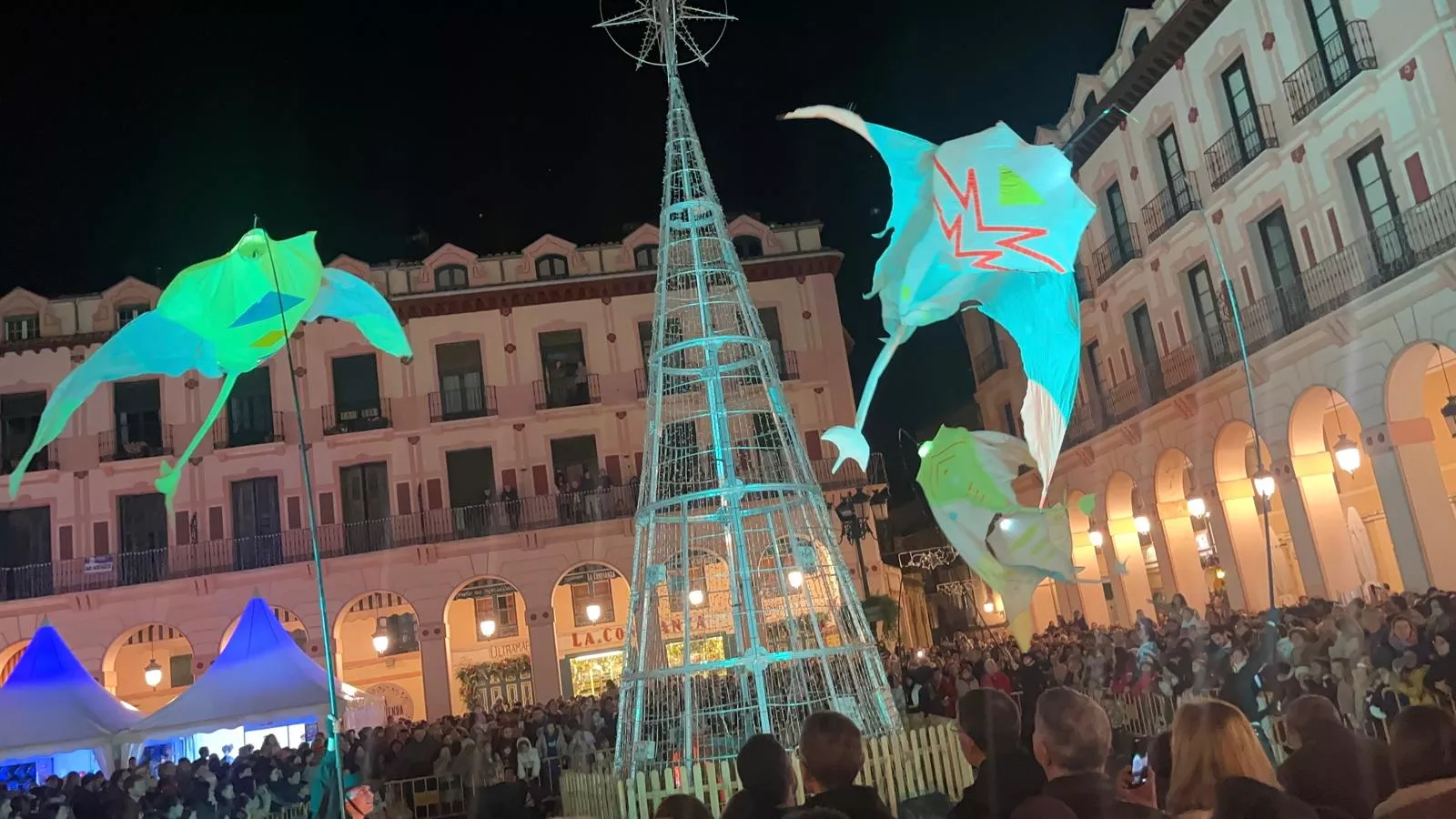 Encendido navideño en Huesca con el espectáculo de A-Taka y chocolatada. Foto Mercedes Manterola